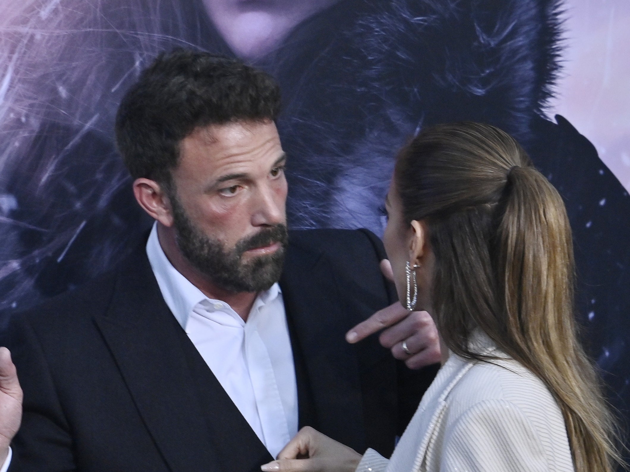 Ben Affleck and Jennifer Lopez were not arguing on the red carpet