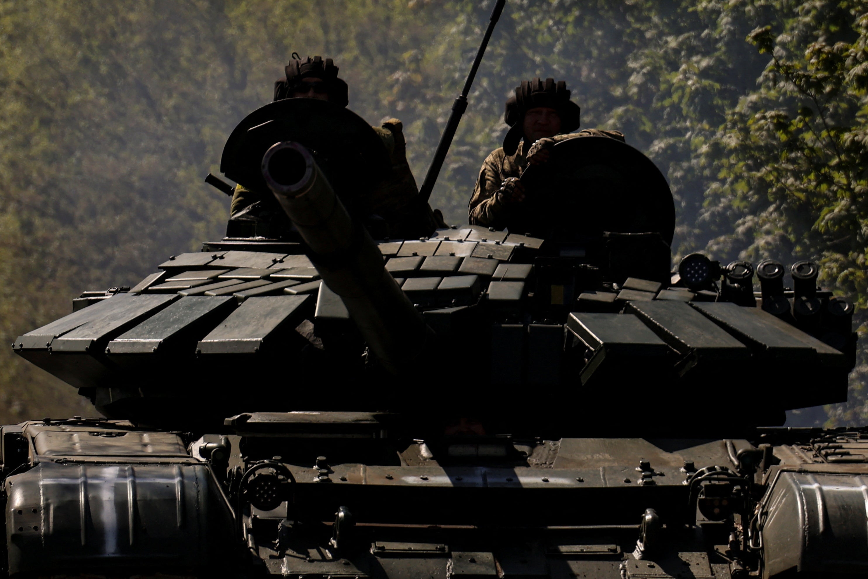 A Ukrainian tank on its way to Bakhmut