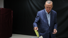 Erdogan and Kilicdaroglu cast votes in Turkish elections