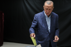 Erdogan and Kilicdaroglu cast votes in Turkish elections