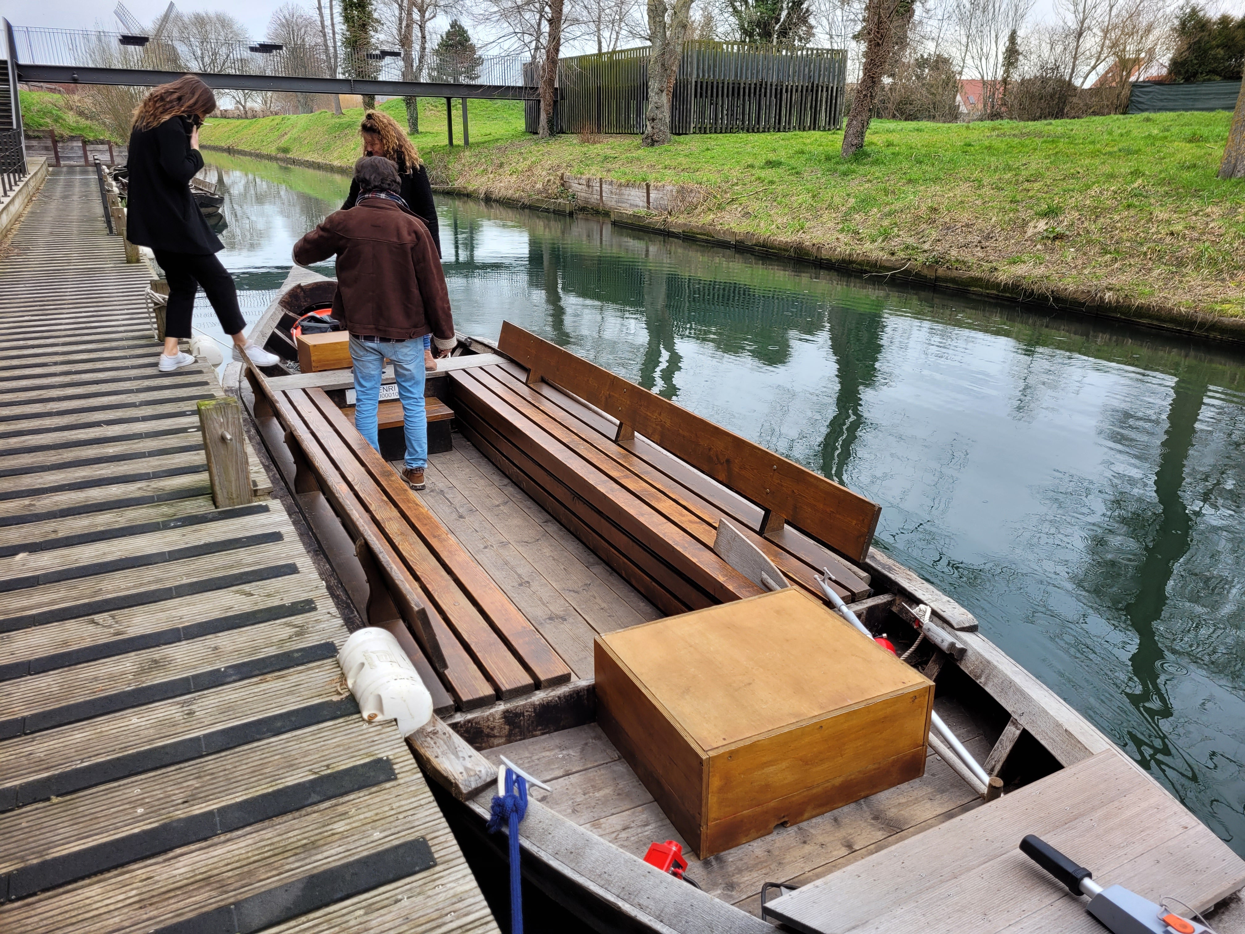 Explore Saint-Omer’s marshes by flat-bottomed boat