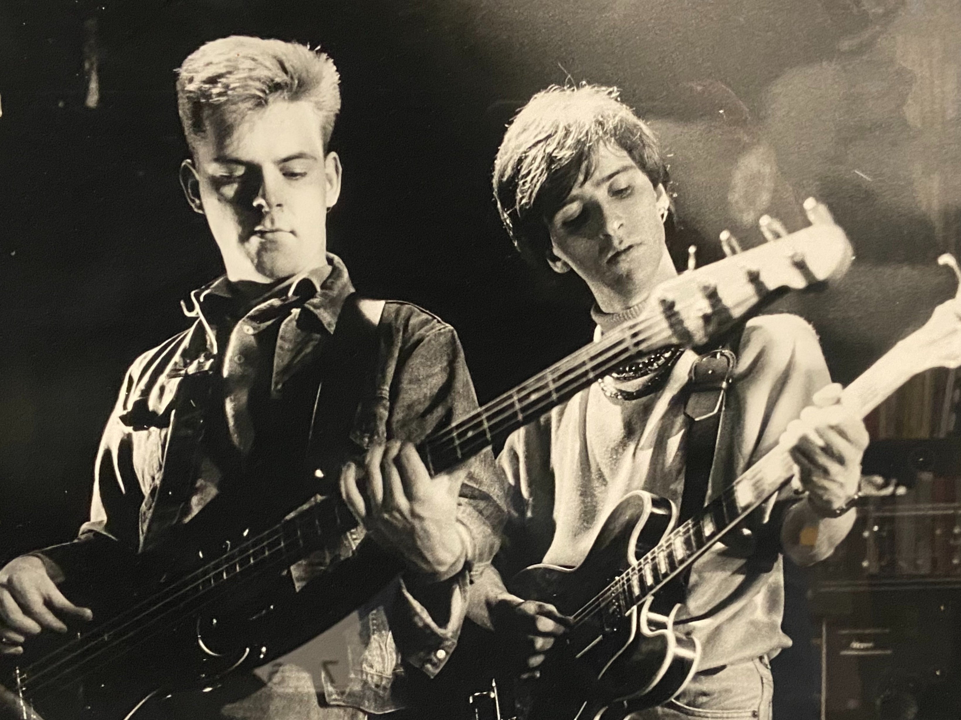 Andy Rourke playing guitar with Jonny Marr