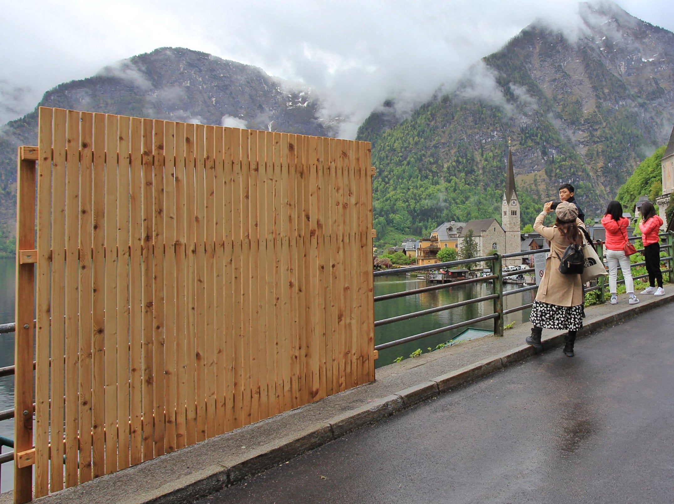 A provisional wooden fence is partially blocking the view in Hallstatt