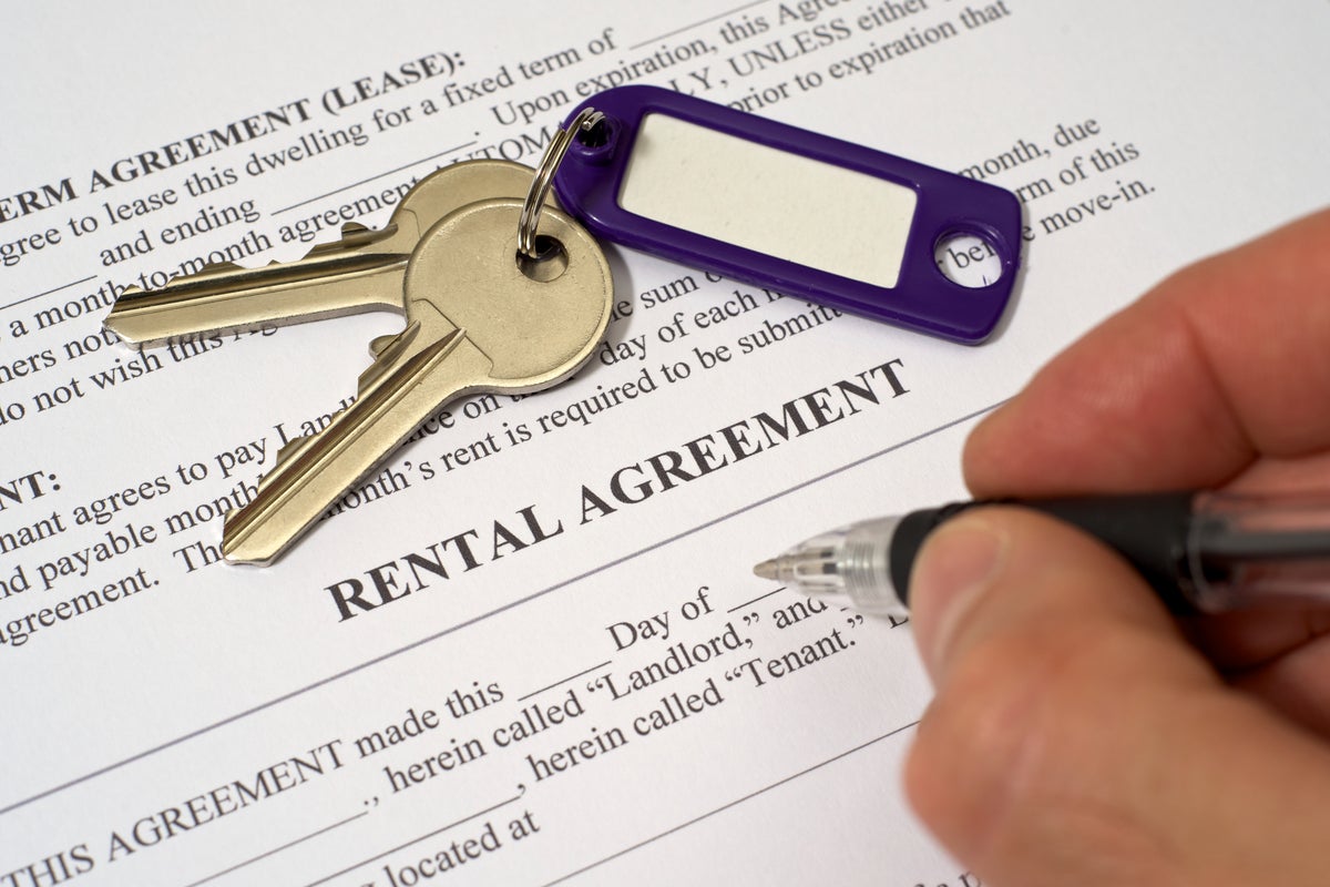 Wisconsin couple gets sued by landlord after they post a negative review online over fees