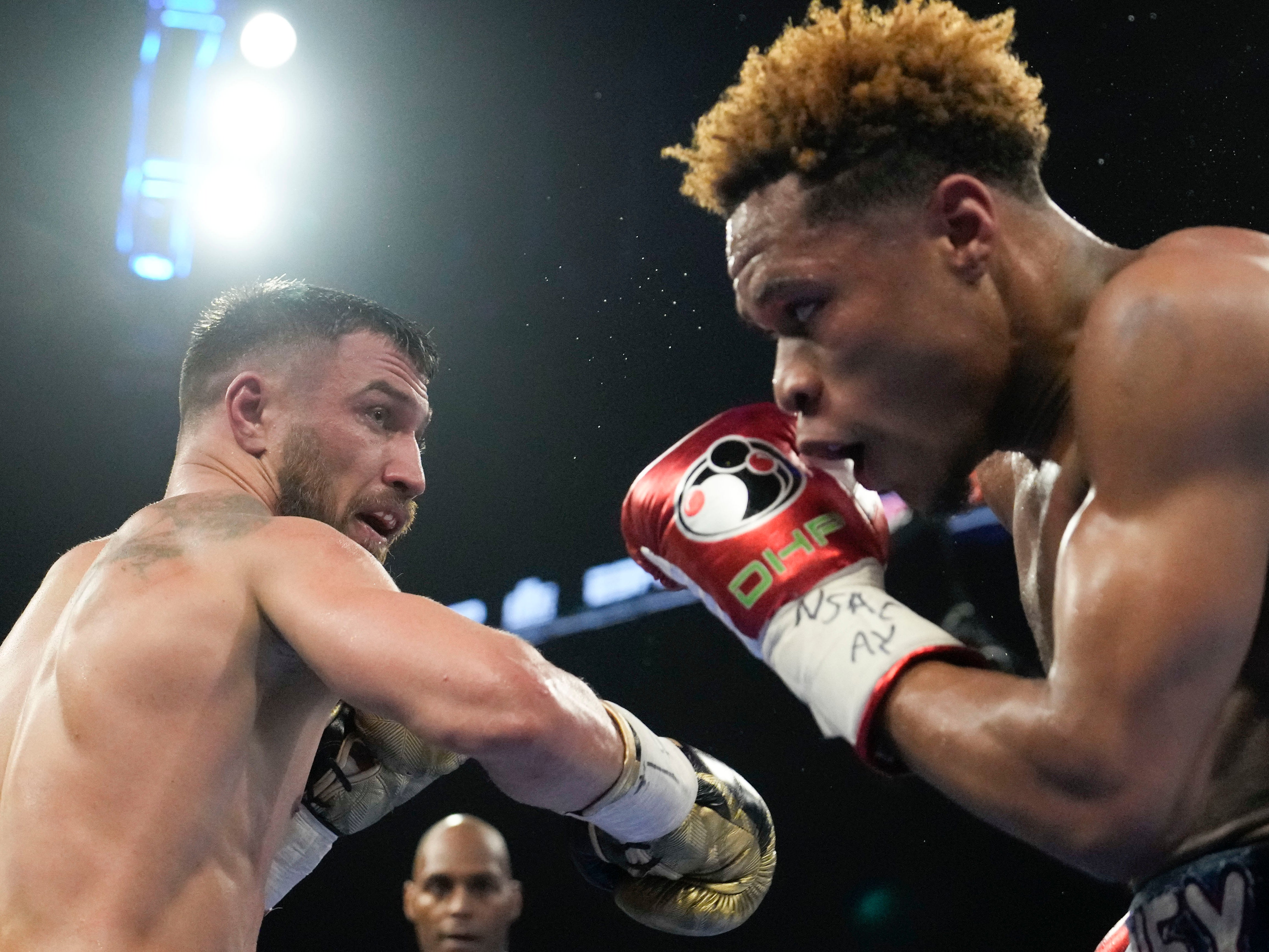 Lomachenko byl v roce 2023 široce považován za smůlu, že nezískal vítězství nad Devinem Haneyem
