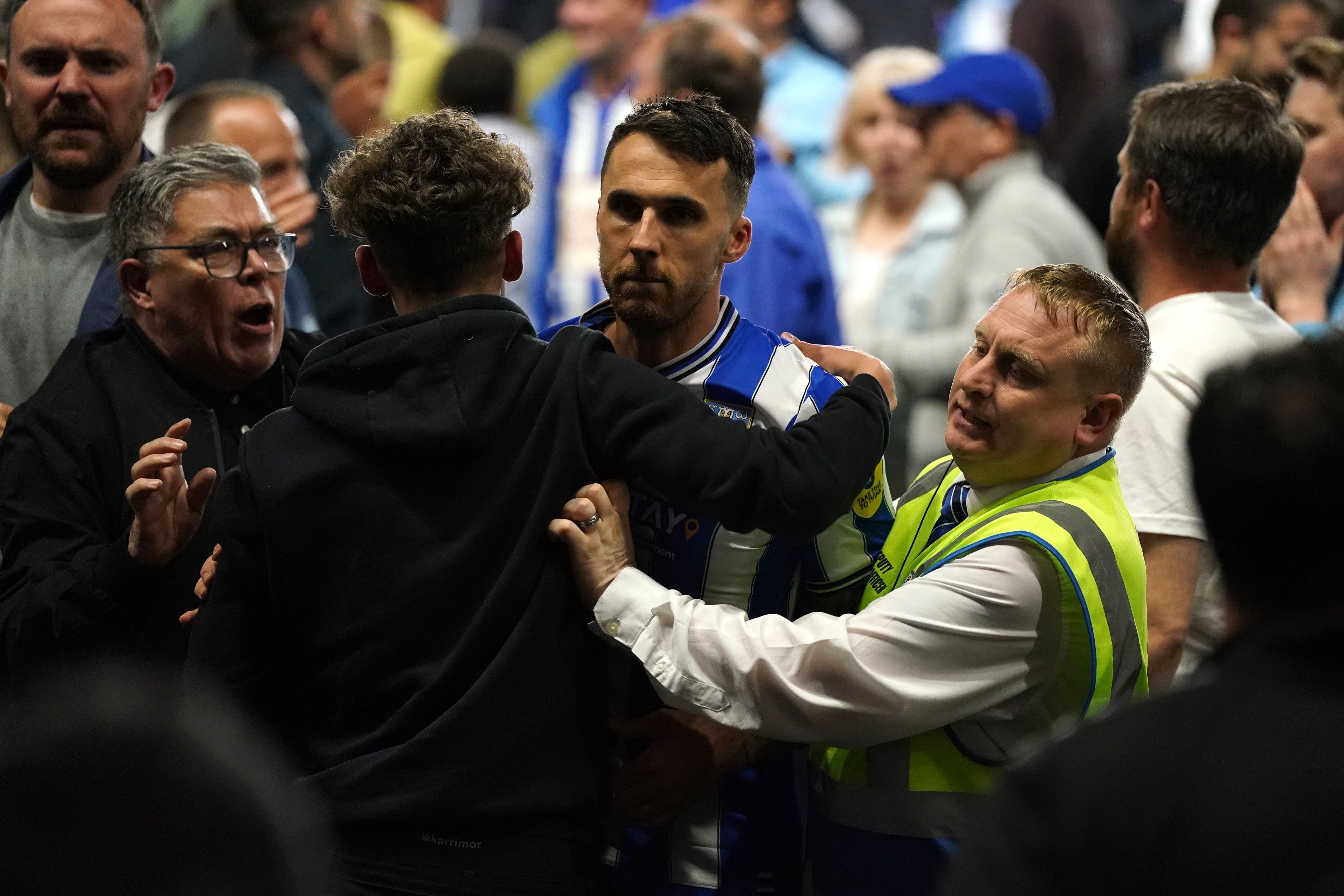 Lee Gregory lost his face mask on Thursday (Nick Potts/PA)