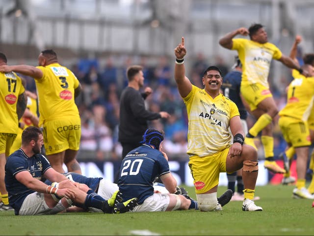 <p>Will Skelton and La Rochelle celebrate after beating Leinster in Dublin </p>