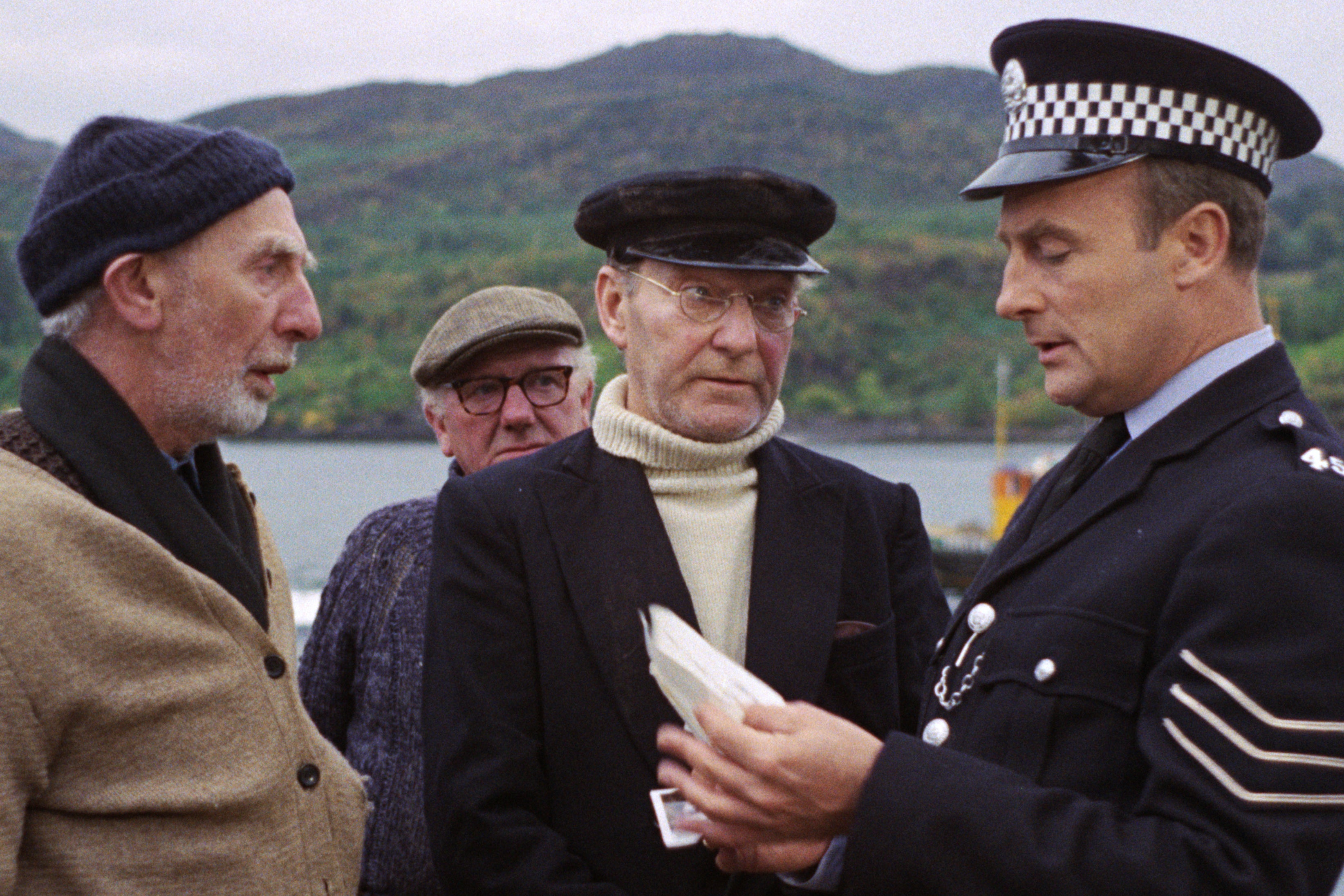 Edward Woodward’s copper questioning villagers on Summerisle in ‘The Wicker Man’