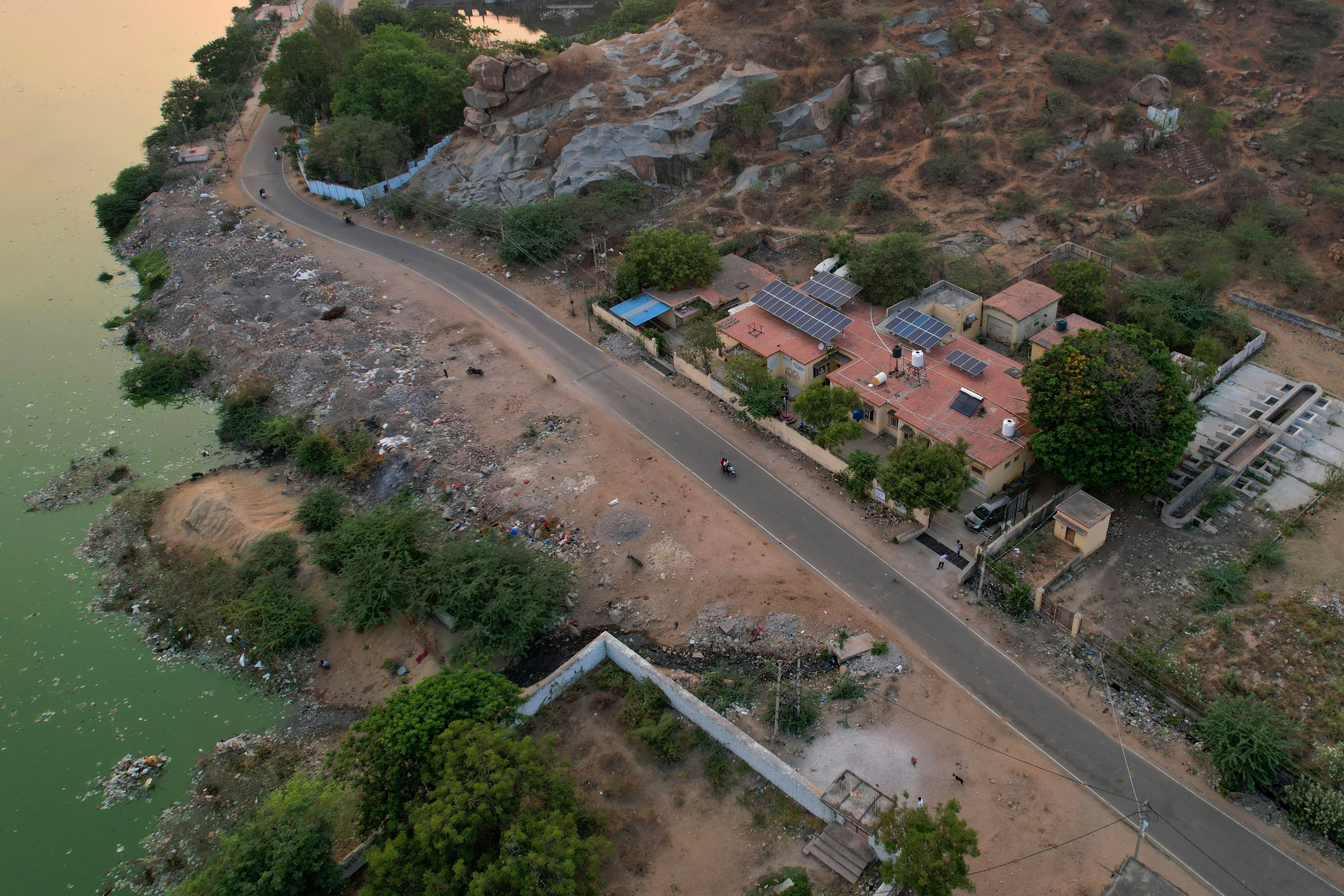 APTOPIX Climate India Hospitals Solar