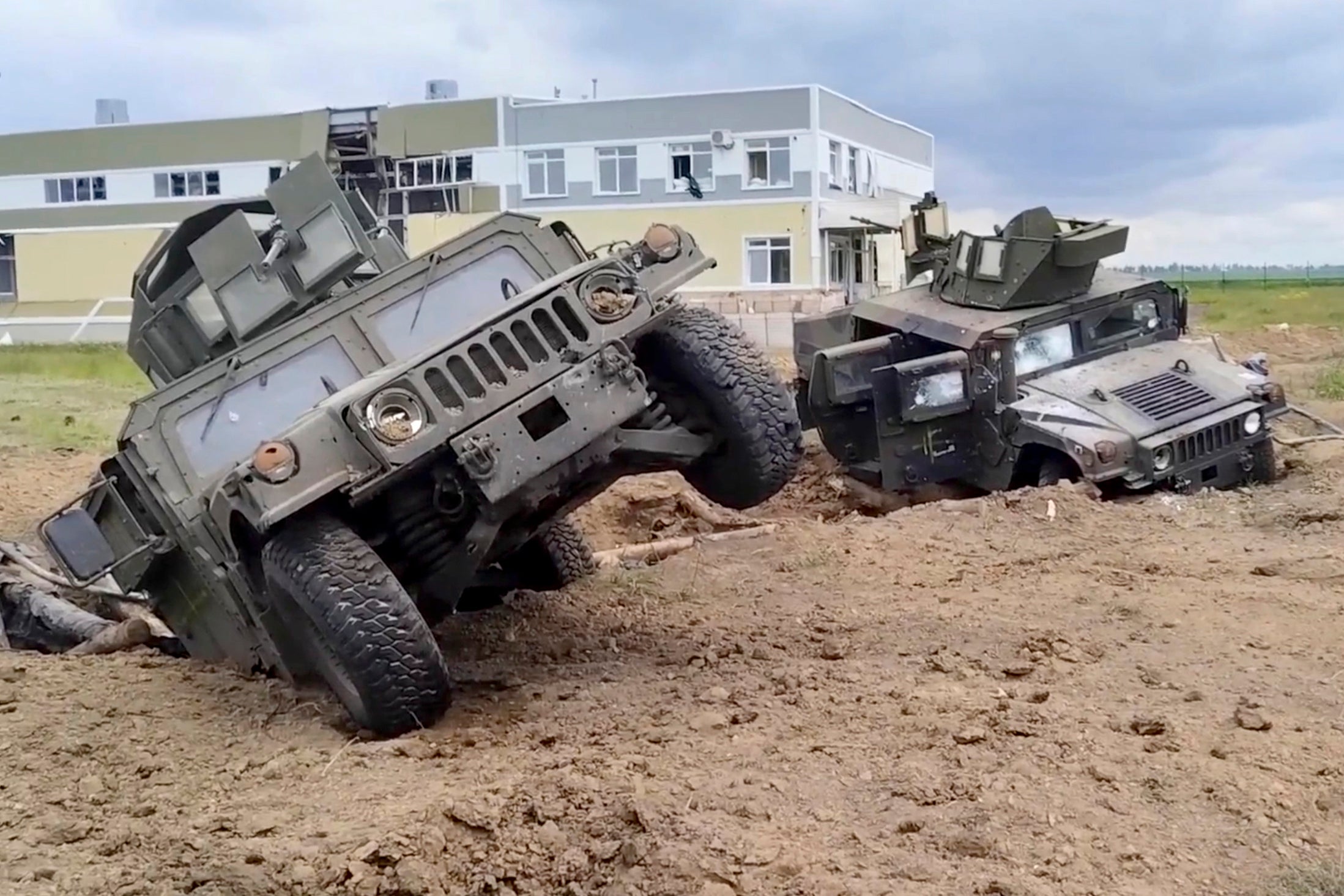 Ukraine-Russia war – live: Putin at risk of ‘revolution’ after Belgorod raid, Wagner chief claims