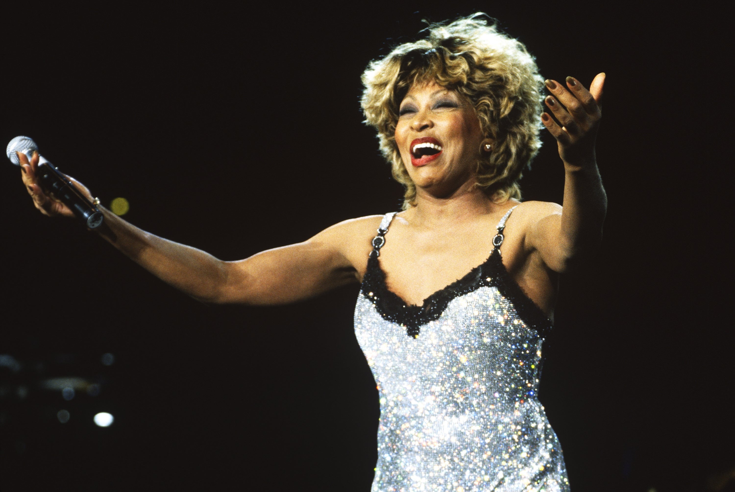 Tina Turner performs at Shoreline Amphitheatre in 1997