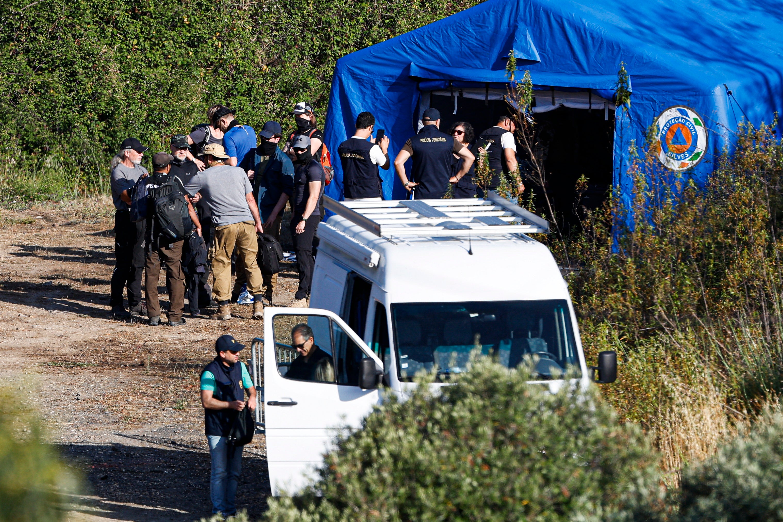 Investigators explore the Barragem do Arade beauty spot