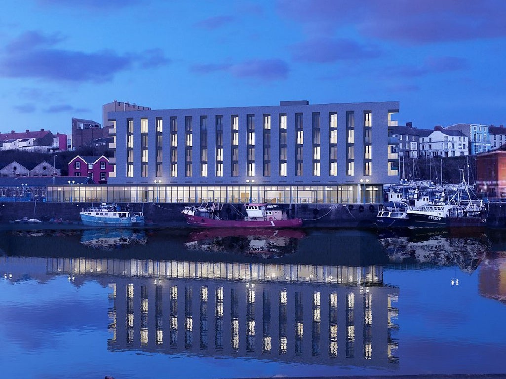 This waterfront hotel offrs four dog-frienly “floatel” rooms directly on the water