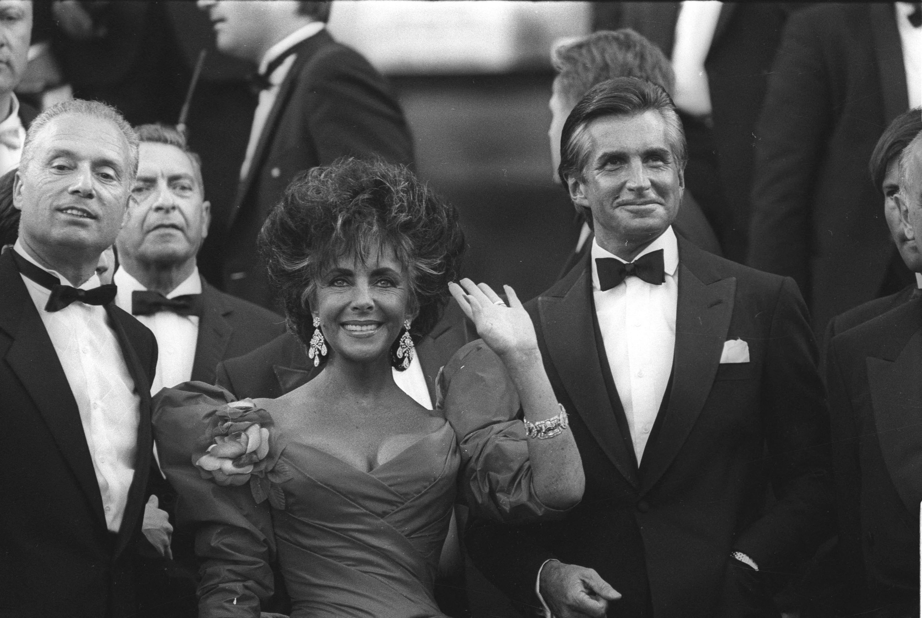 Elizabeth Taylor and George Hamilton arrive at the 40th Cannes on 13 May 1987