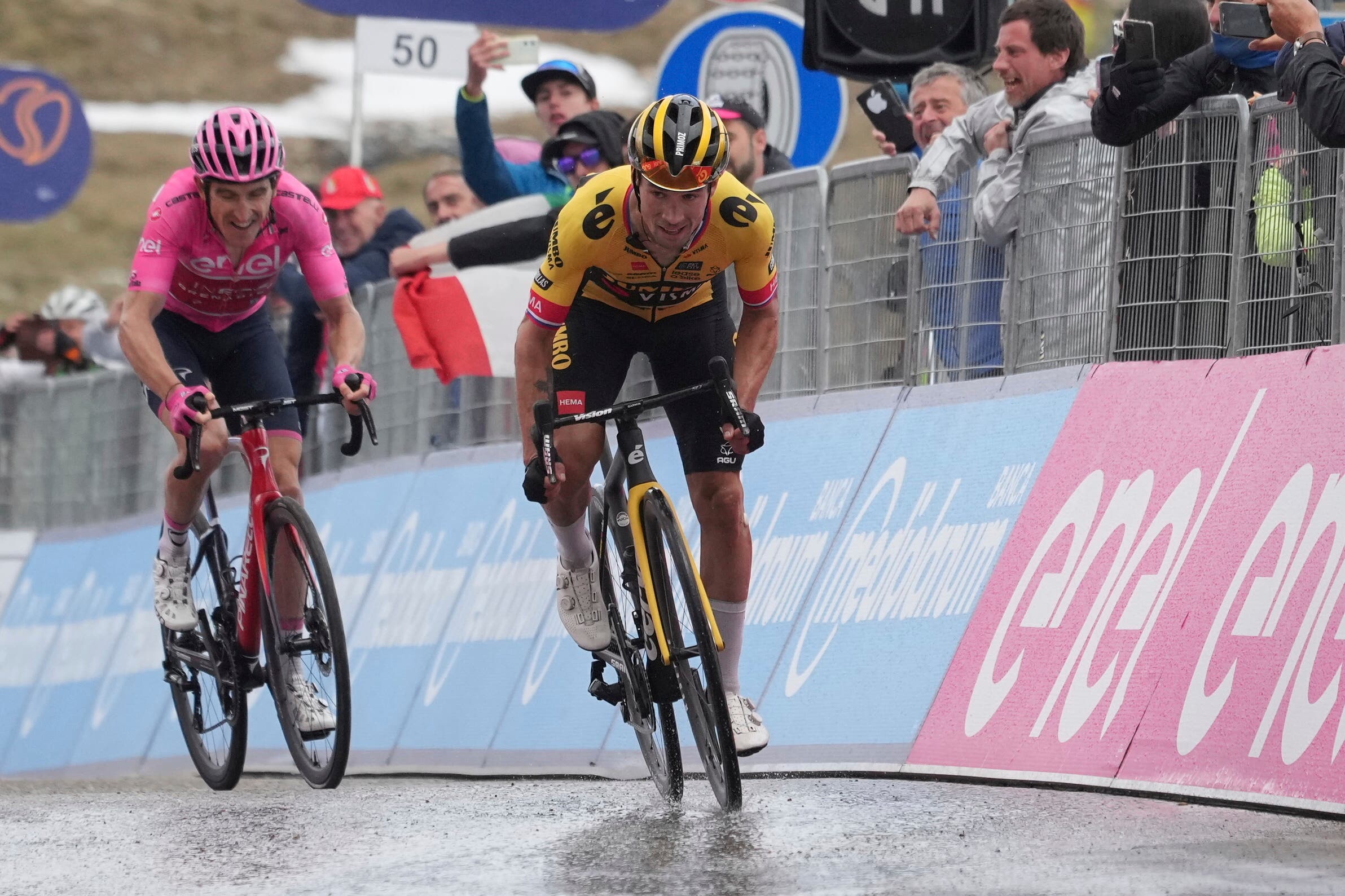 Geraint Thomas conceded three seconds to Primoz Roglic but retains pink heading into the decisive mountain time trial (Gian Mattia D’Alberto/AP)