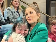 Drew Barrymore stops show to comfort crying audience member