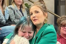 Drew Barrymore stops show to comfort crying audience member