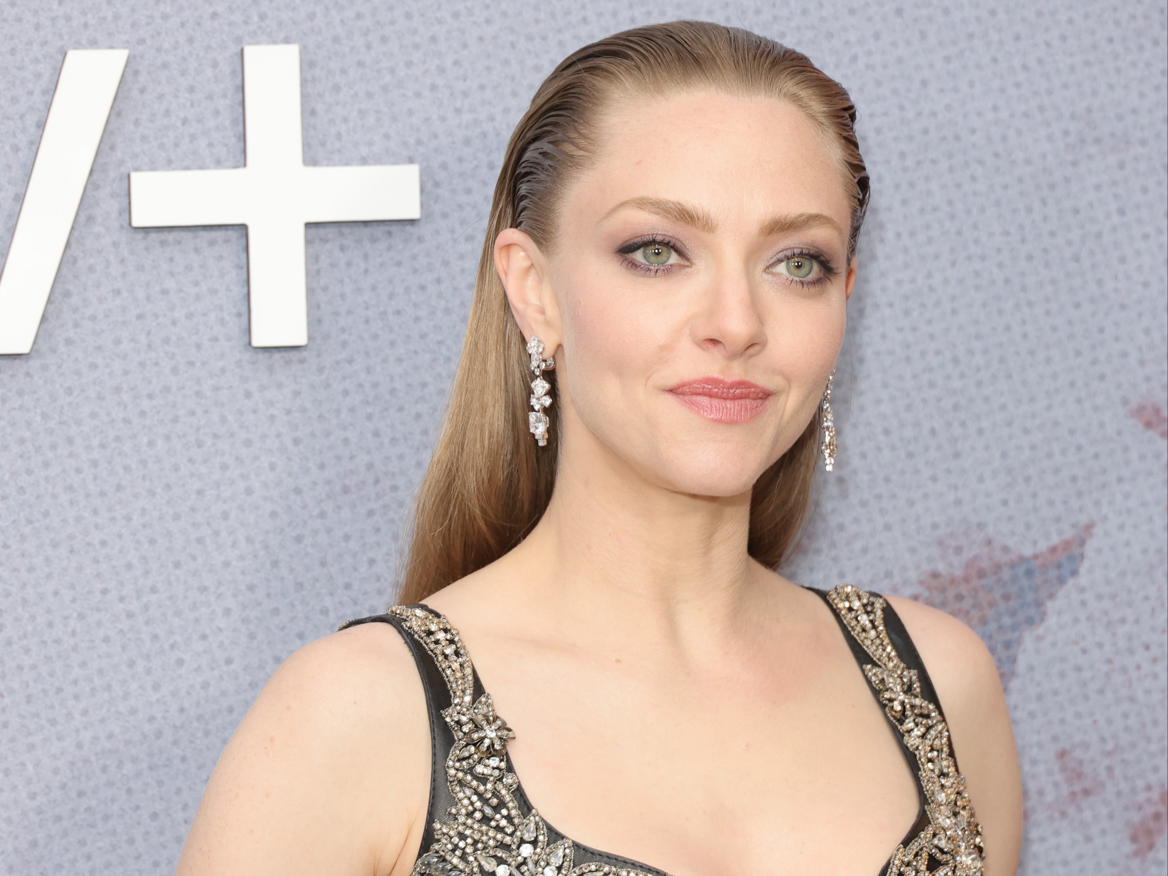 Amanda Seyfried speaks out about balancing career and motherhood: ‘I can be a good mom and present artist’