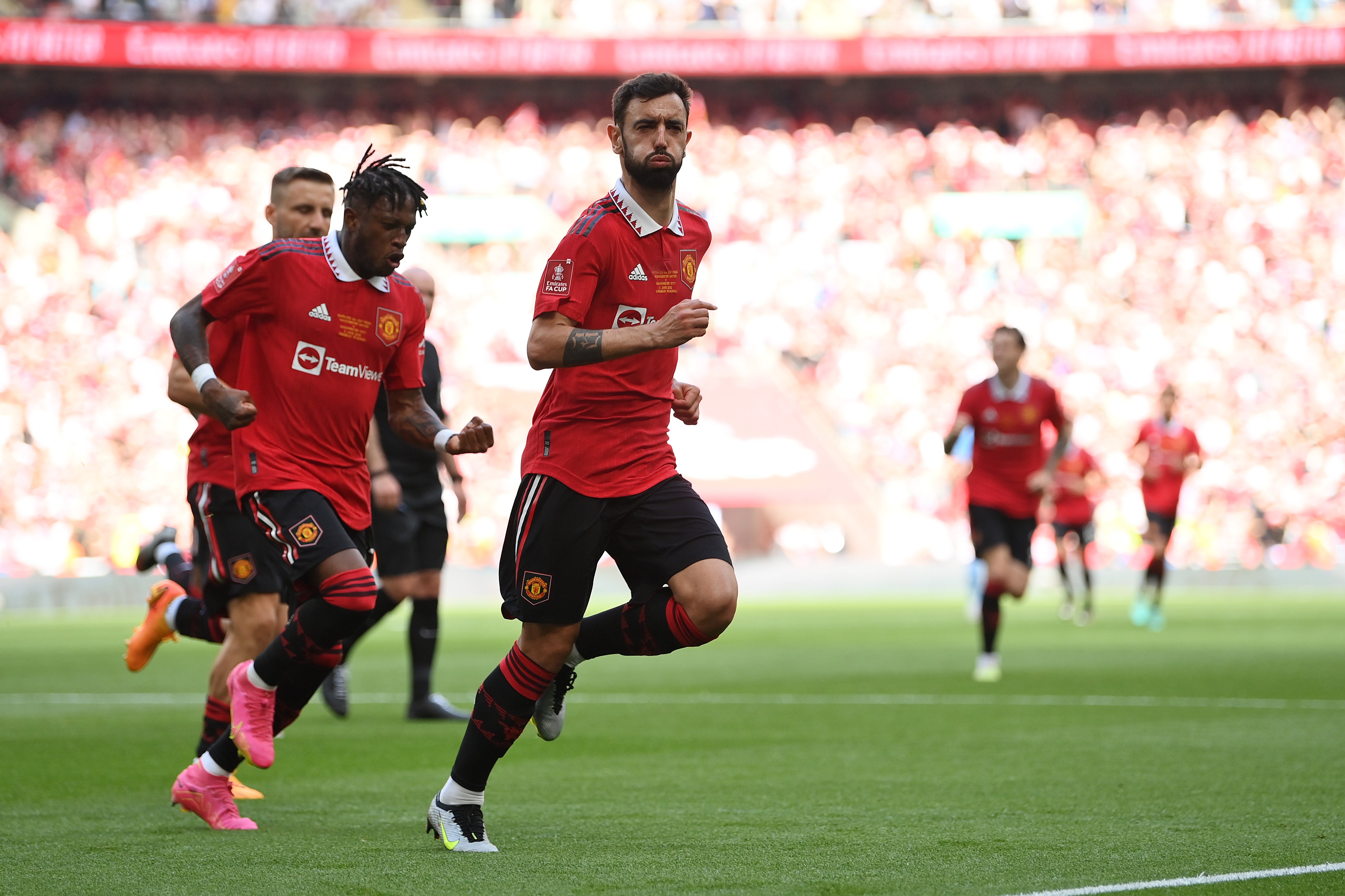 Bruno Fernandes scores the penalty for United