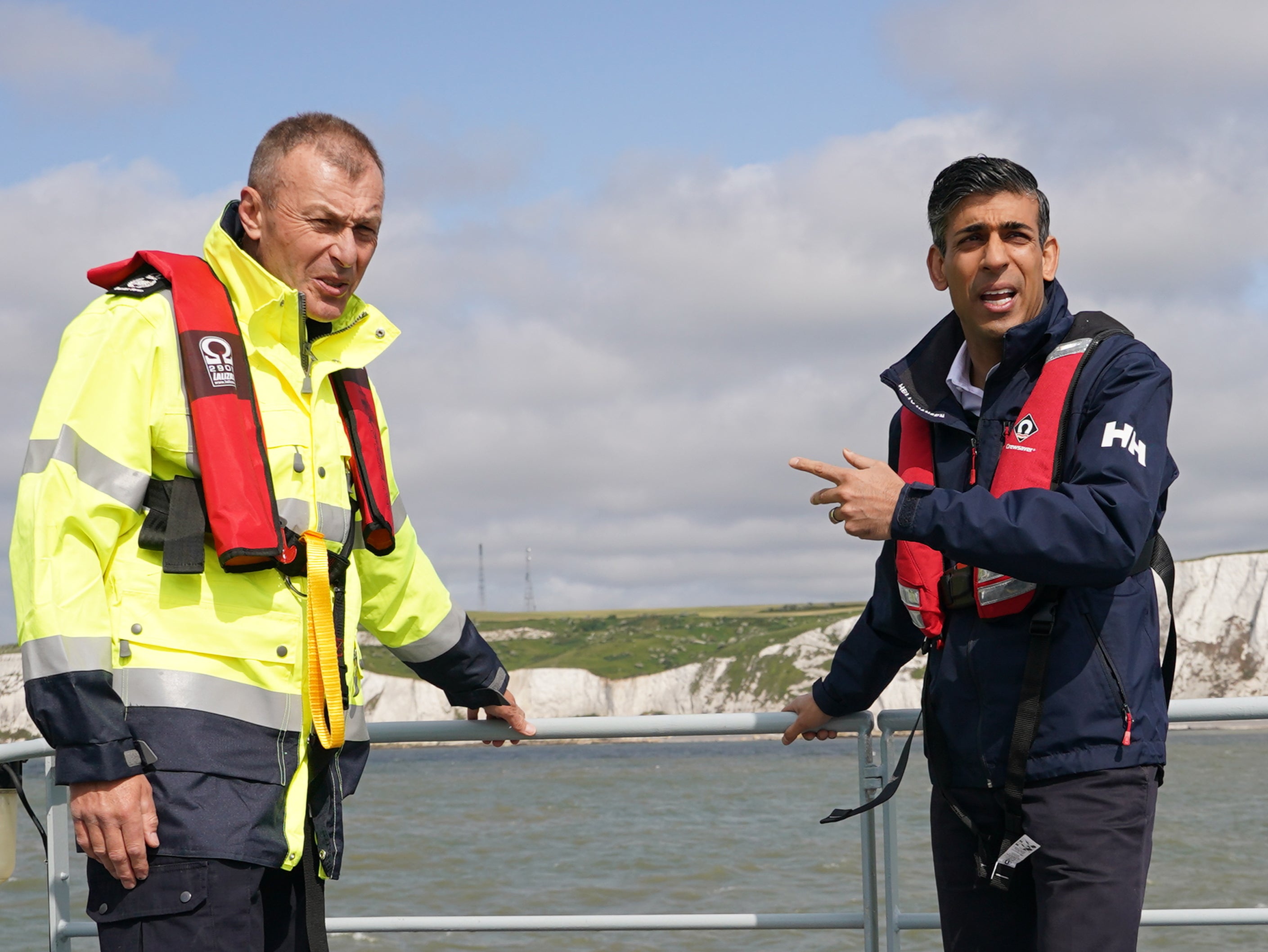 Rishi Sunak with director of Small Boats Operational Command (SBOC) Duncan Capps