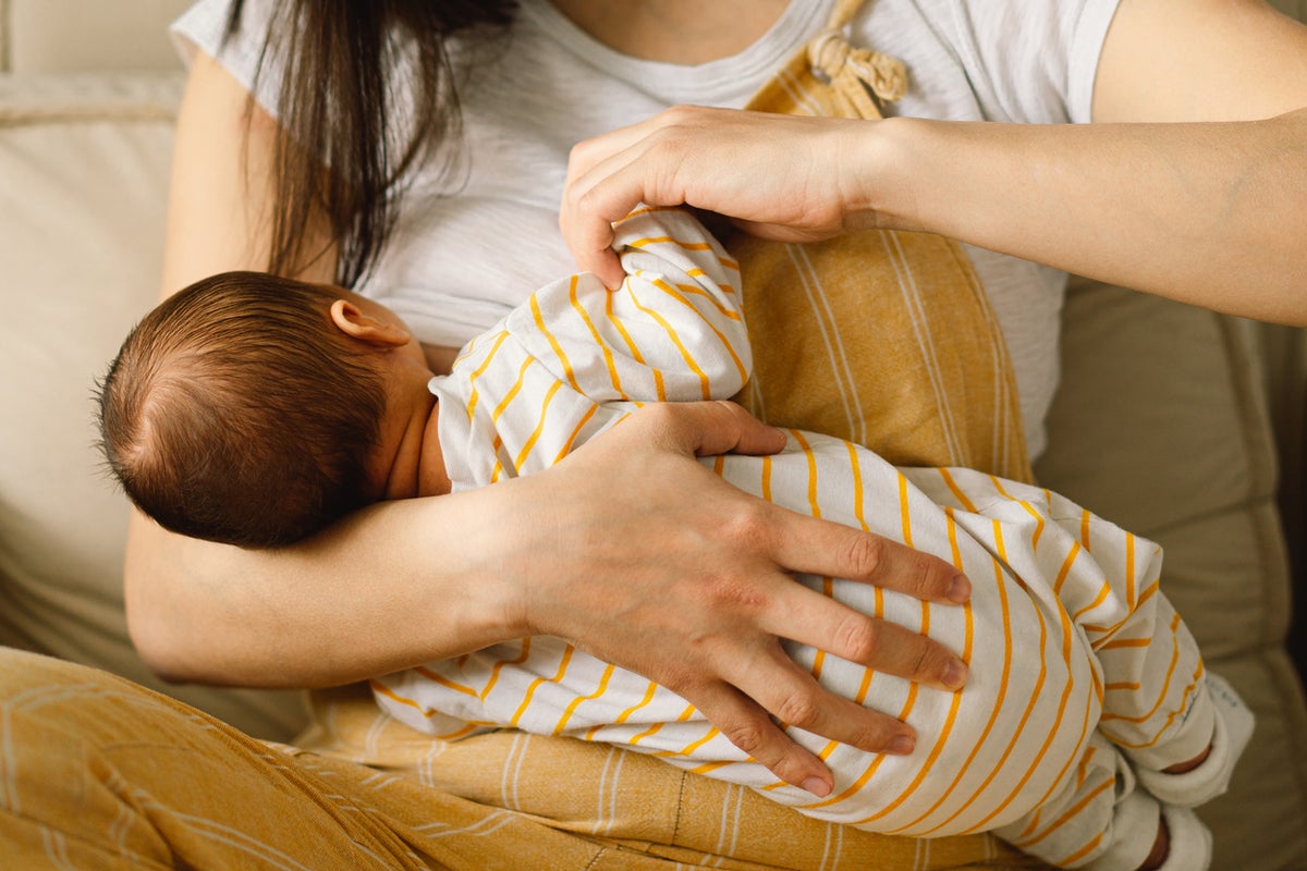 All the foods to eat (and avoid) while breastfeeding, according to an expert