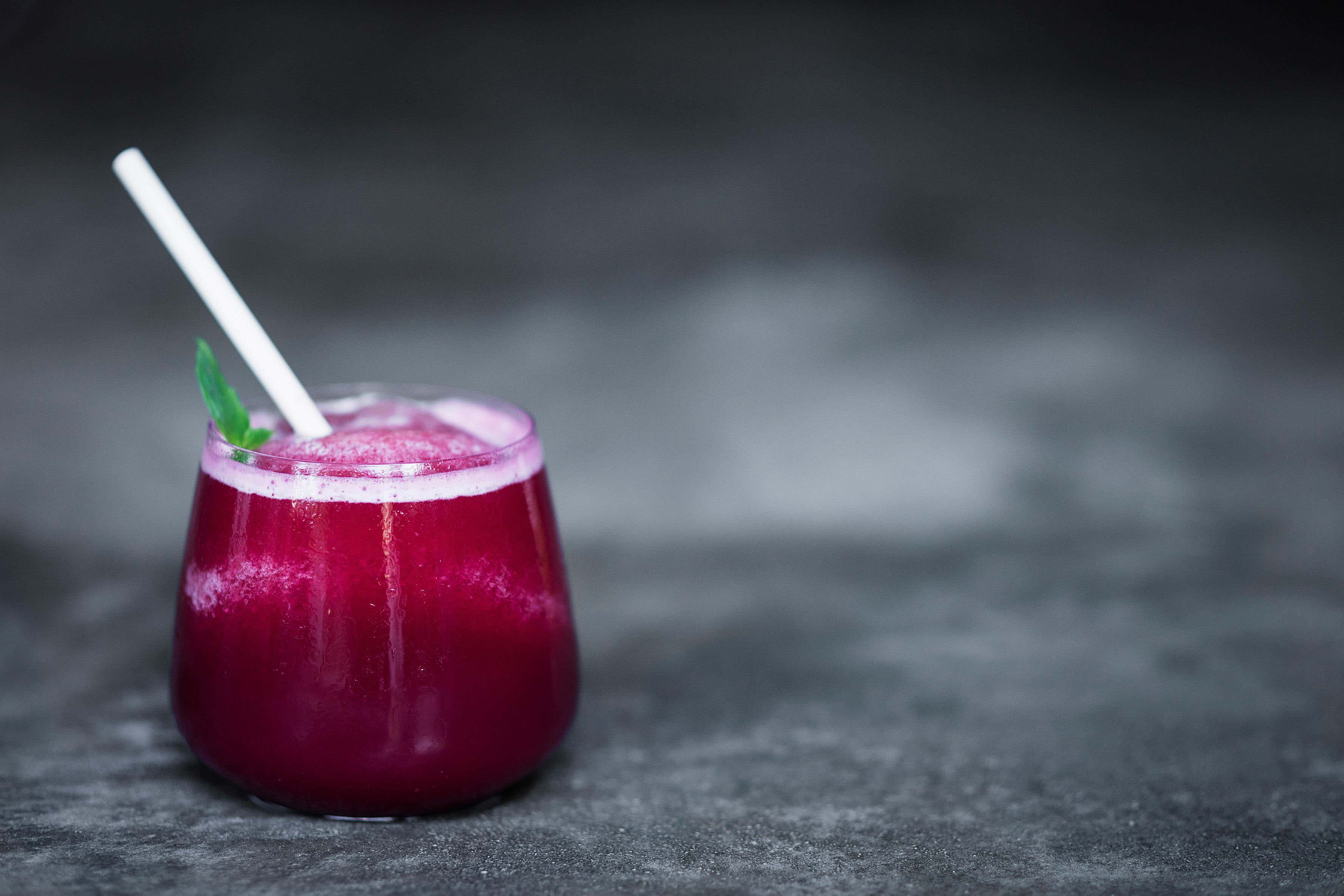 O suco de beterraba é rico em nitrato nutricional