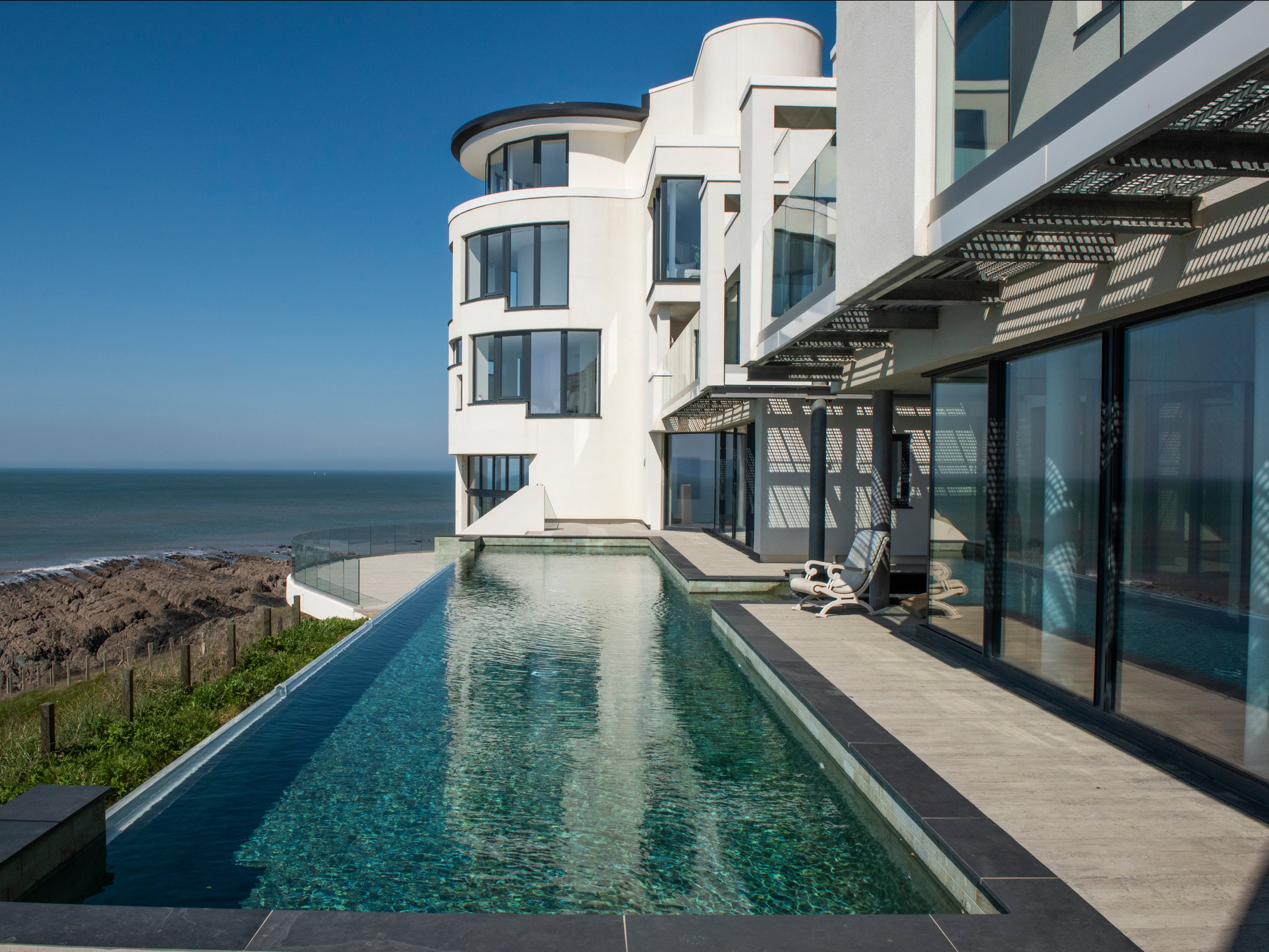 The house benefits from a large infinity pool