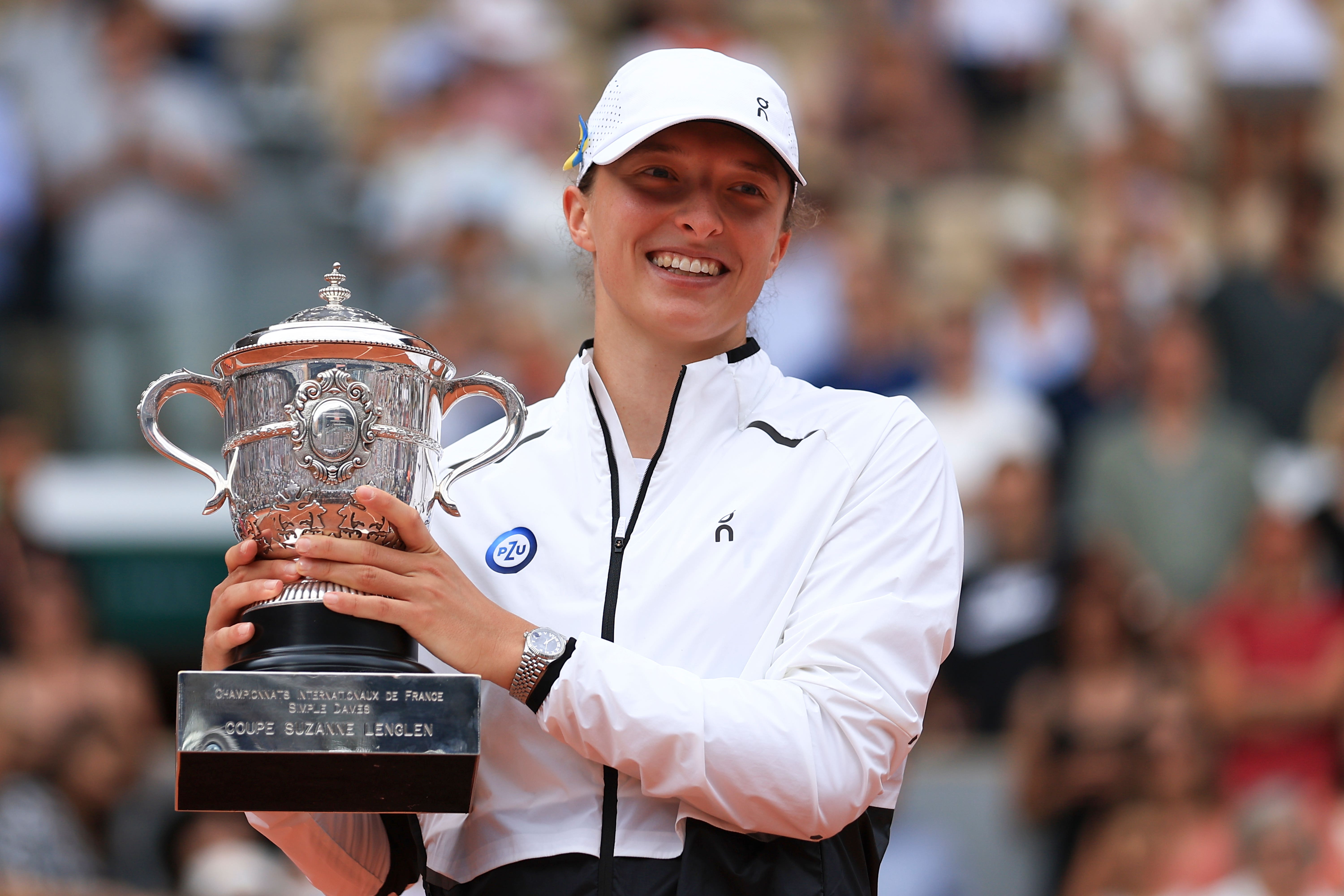 Iga Swiatek holds the trophy (Aurelien Morissard/AP)