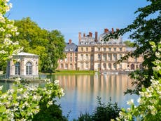 Can you help me locate a chateau in Fontainebleau?