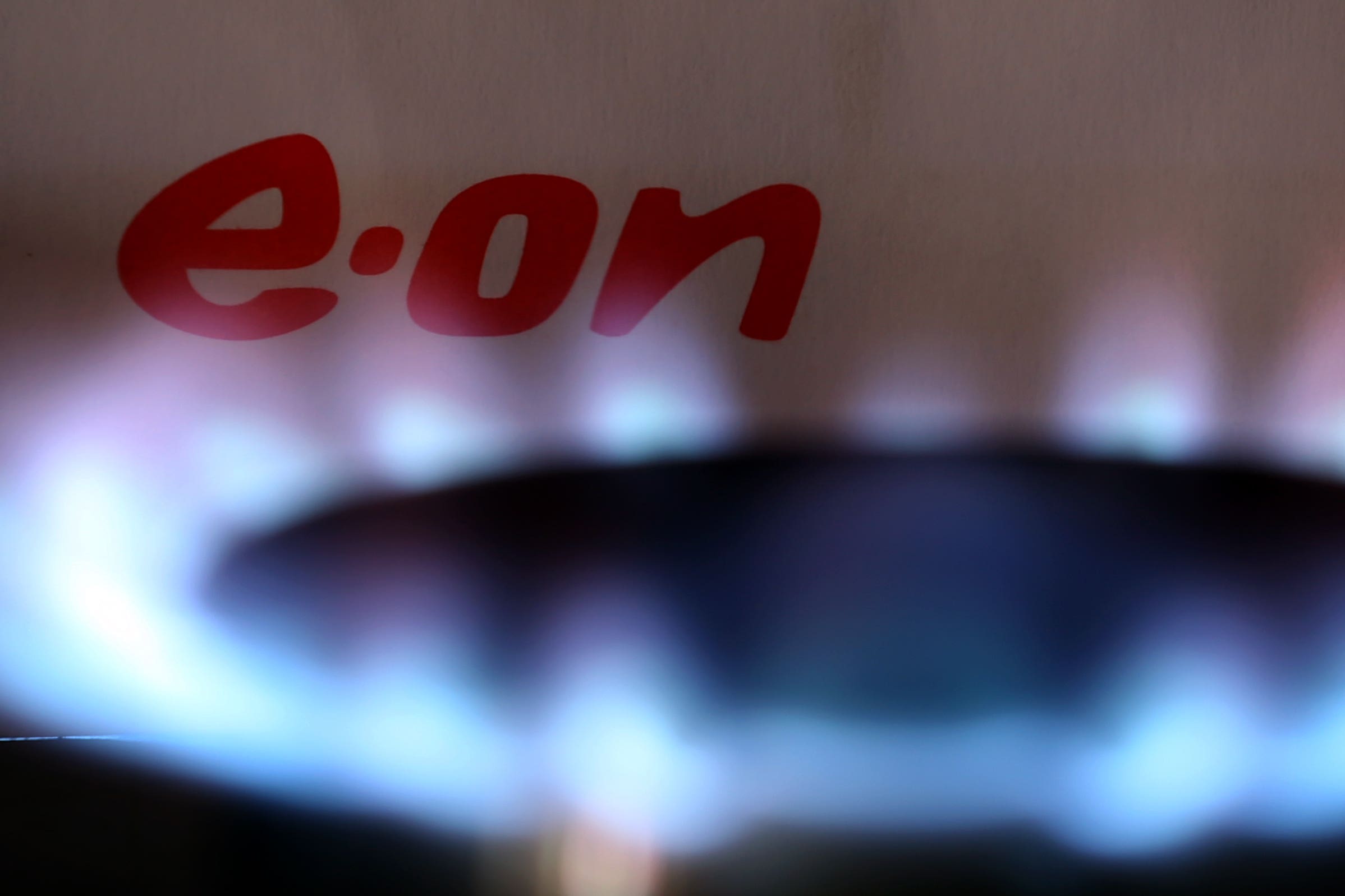 Power supplier E.On Next has been ordered to pay £5 million in compensation to more than 500,000 customers for “unacceptable” call services.