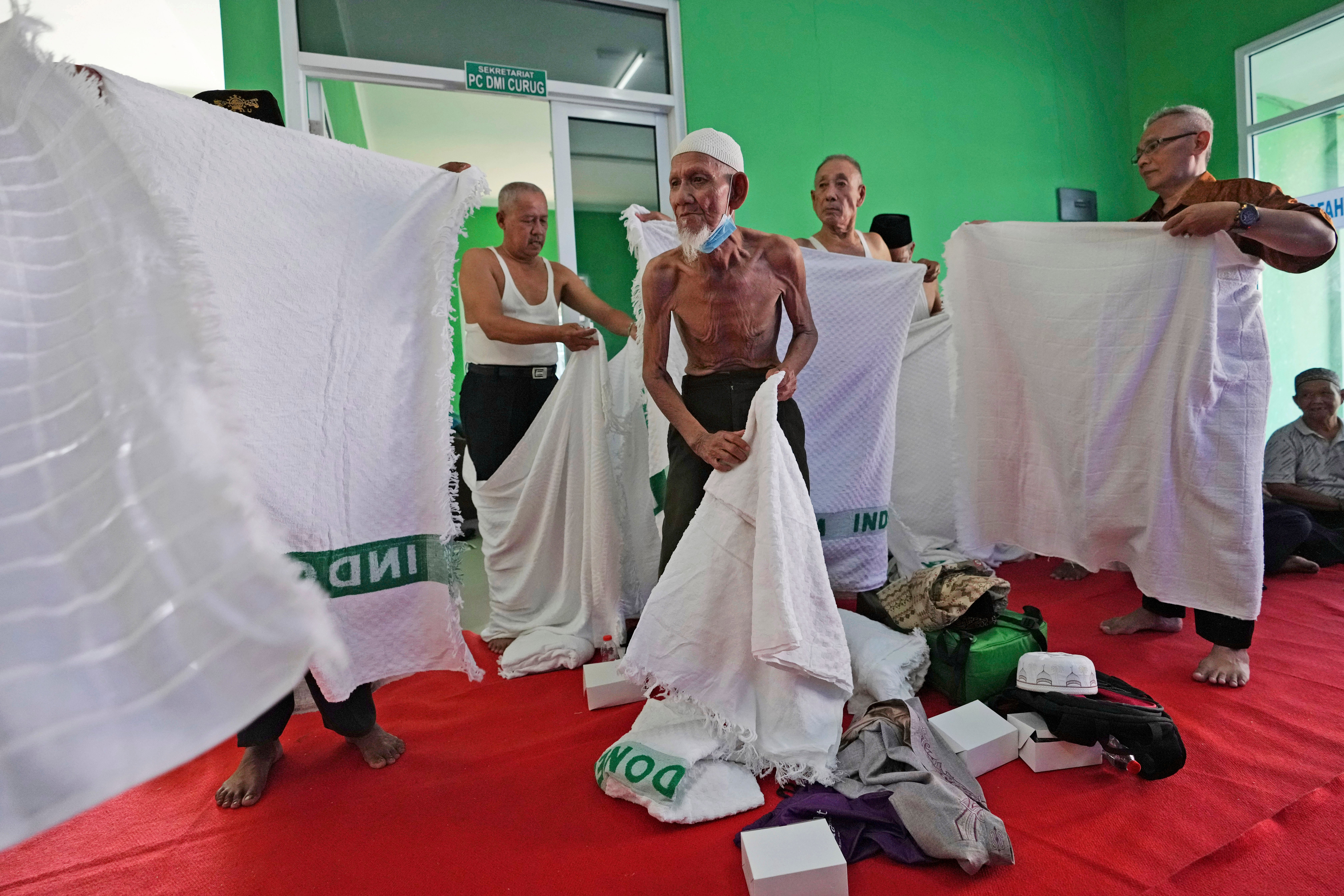 Hajj Pilgrims Prepare