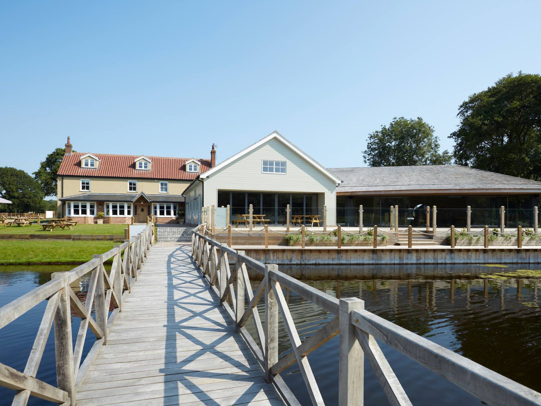 The Boathouse is located on the calm waters of Ormesby Broad