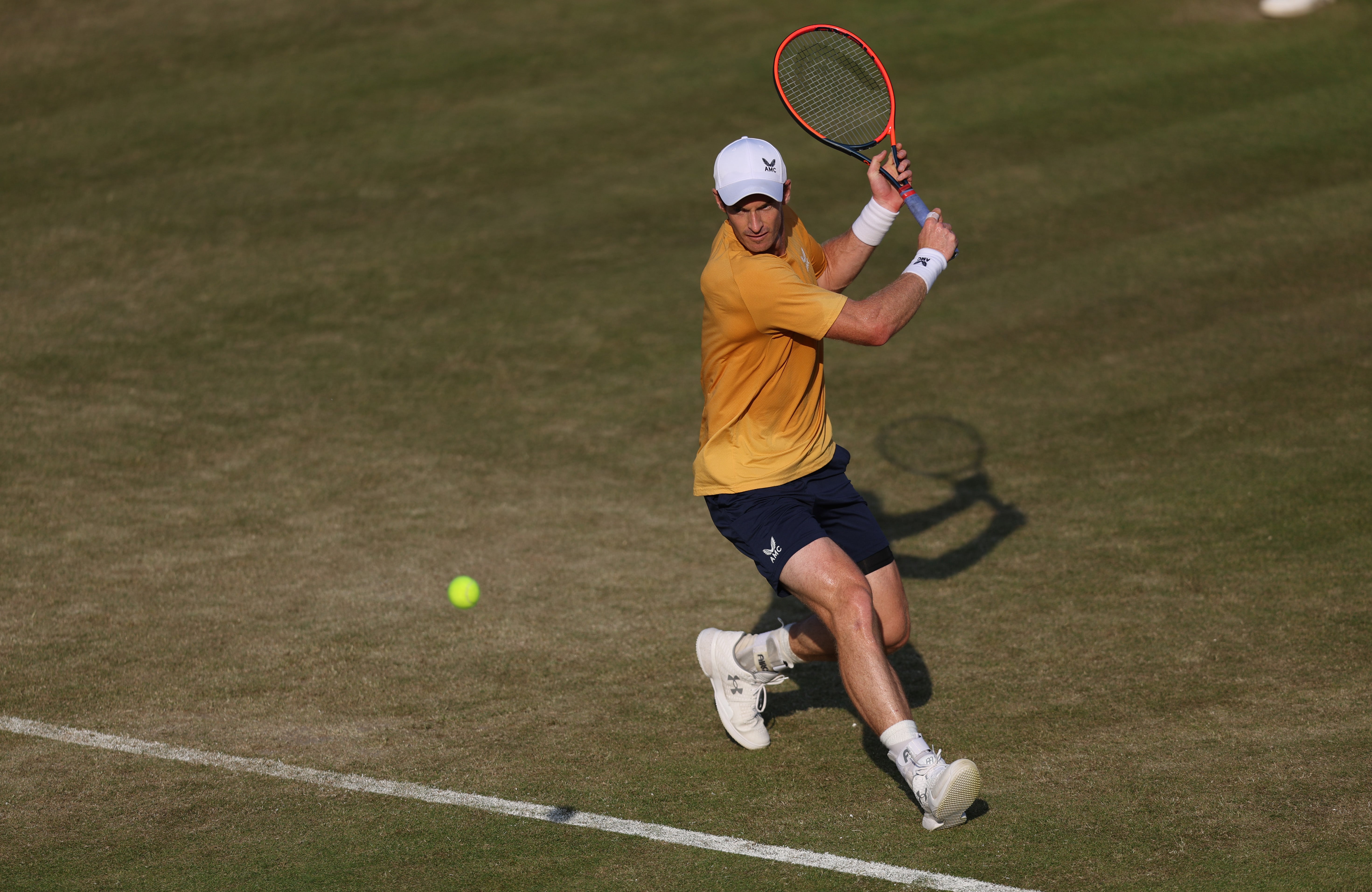 Andy Murray recorded a seventh consecutive win with straight set victory over Hugo Grenier