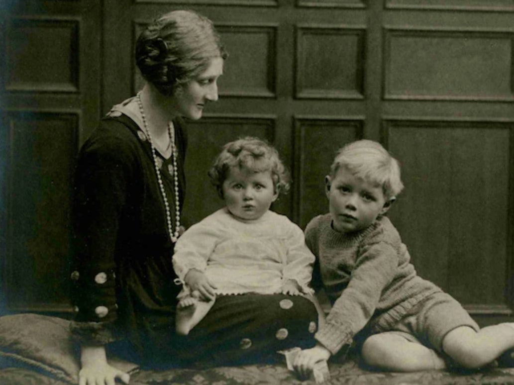 Dorothy Wellesley with her children Eliza and Valerian