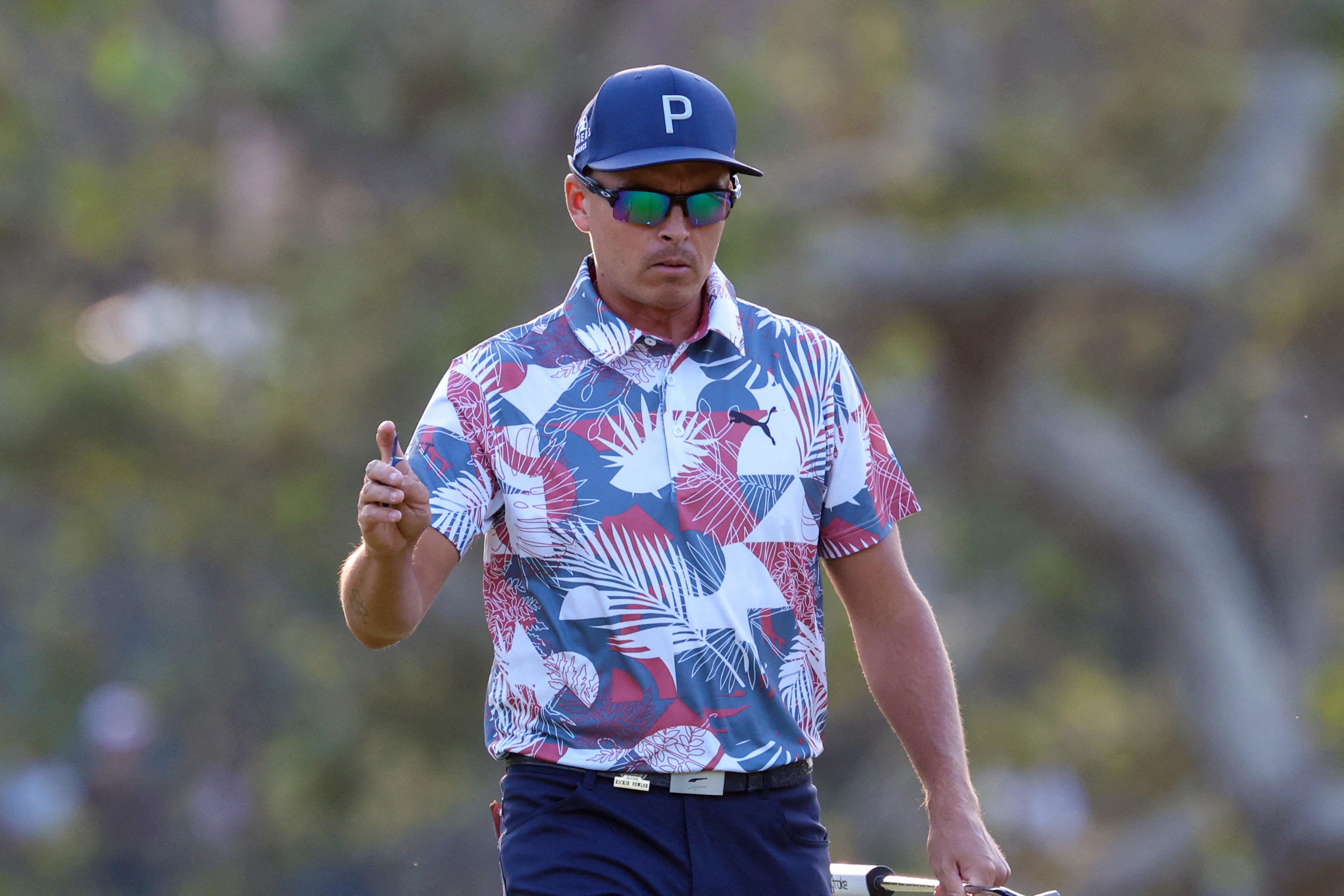 Rickie Fowler leads the way on -10