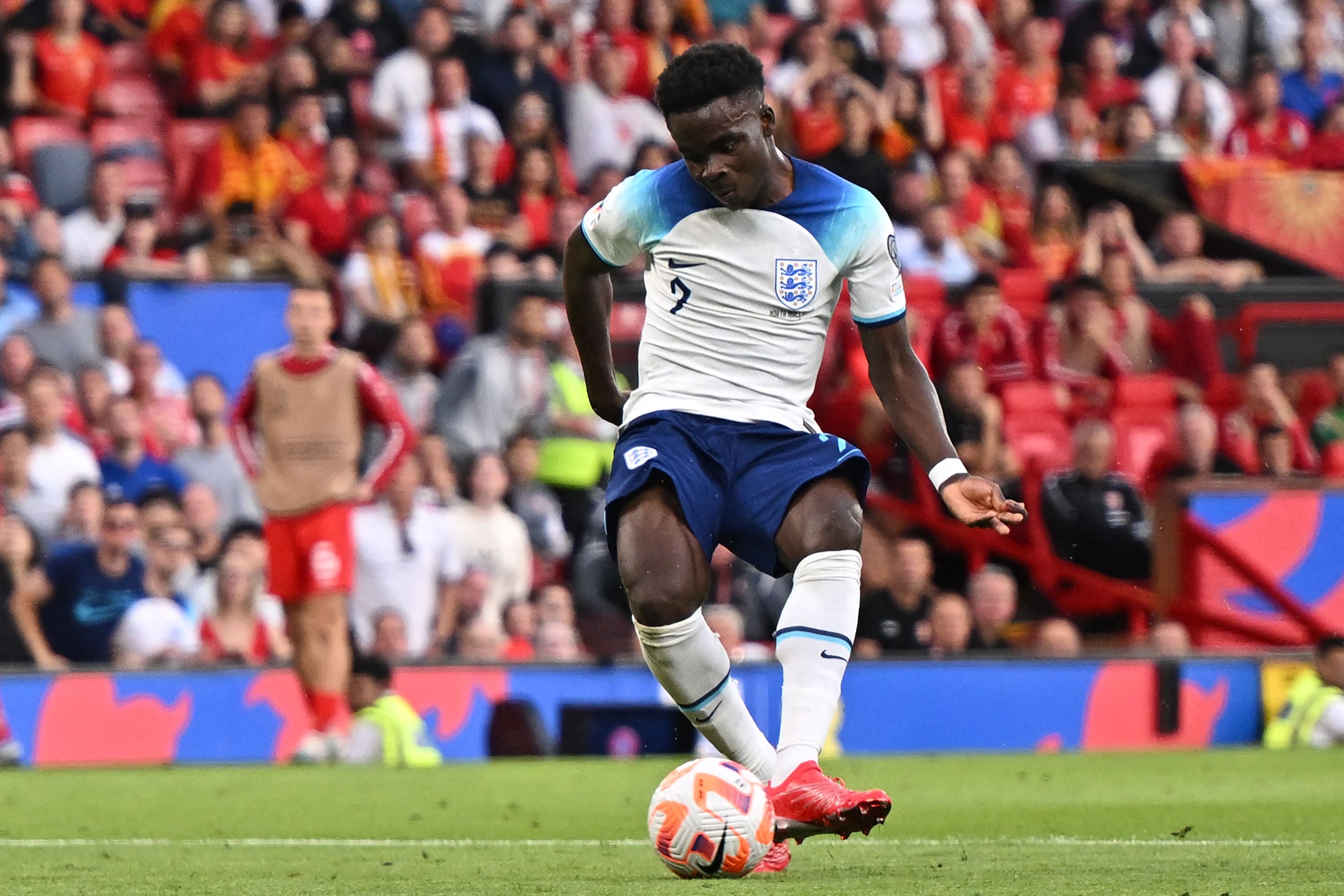 Bukayo Saka completes a first career hat-trick with a composed finish at Old Trafford