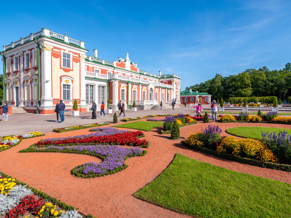 A baroque palace houses Kadriorg Art Museum