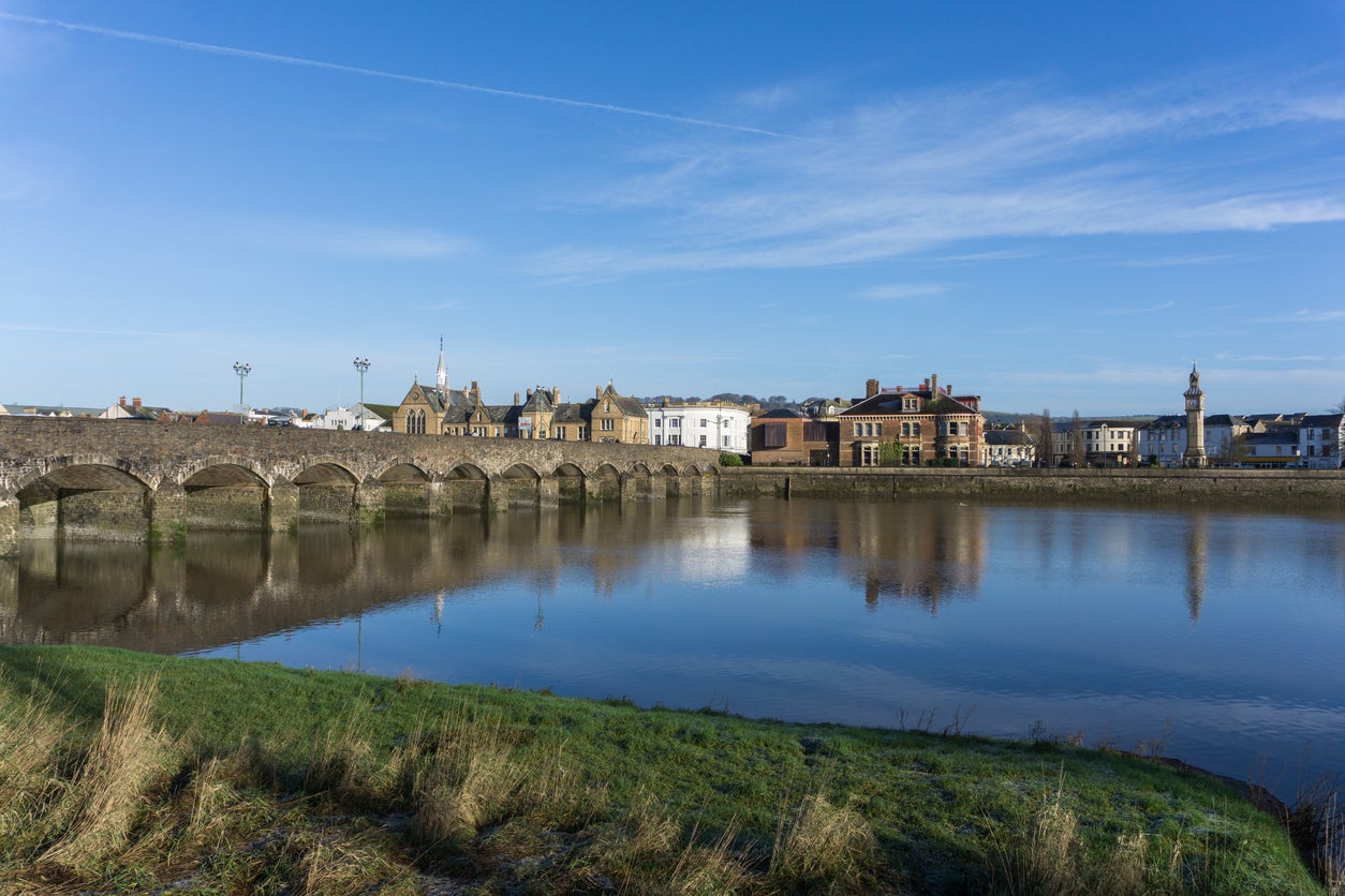 The River Taw runs through the Fox and Hounds’ site