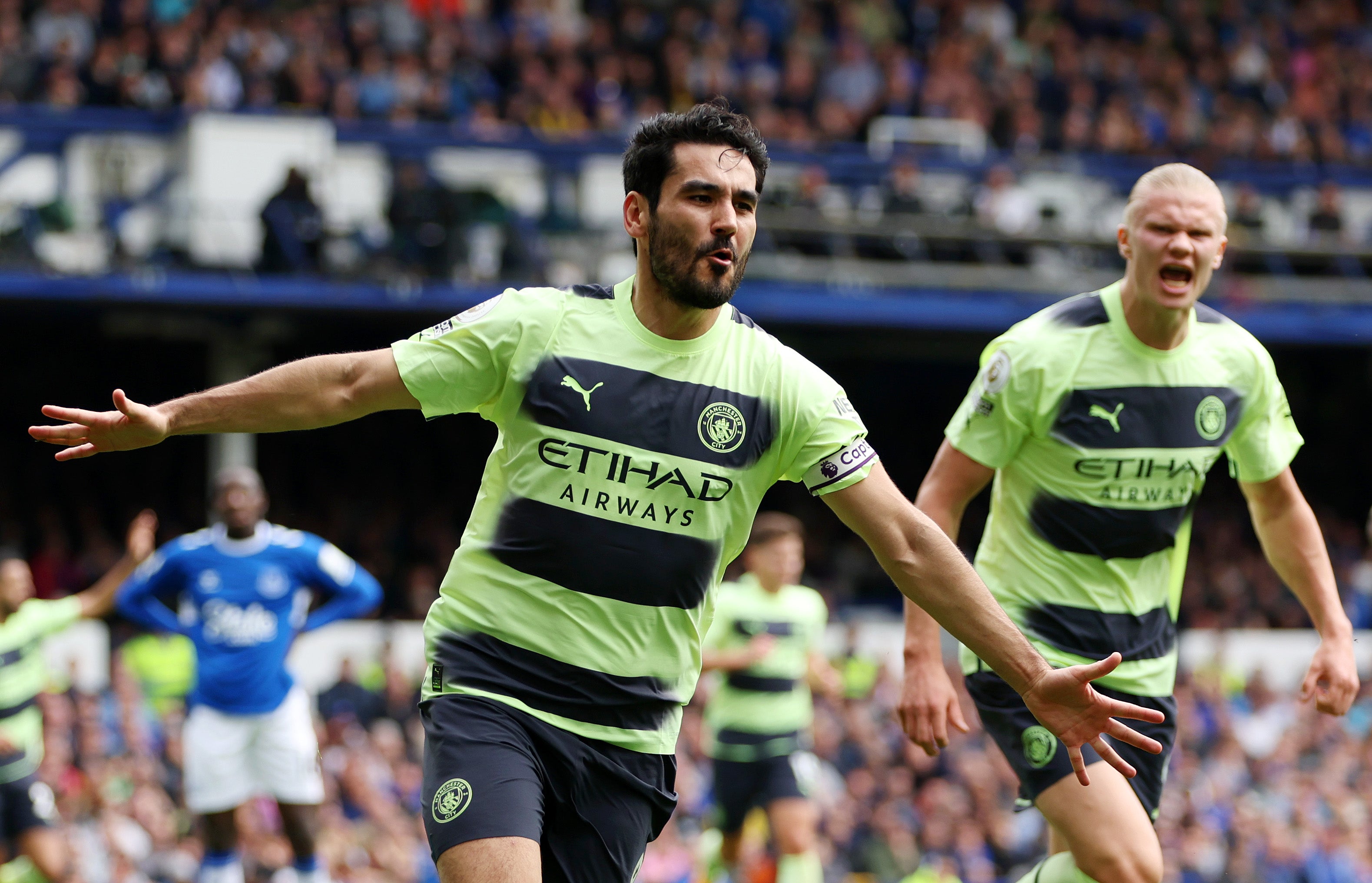 Gundogan celebrates his stunning goal at Goodison