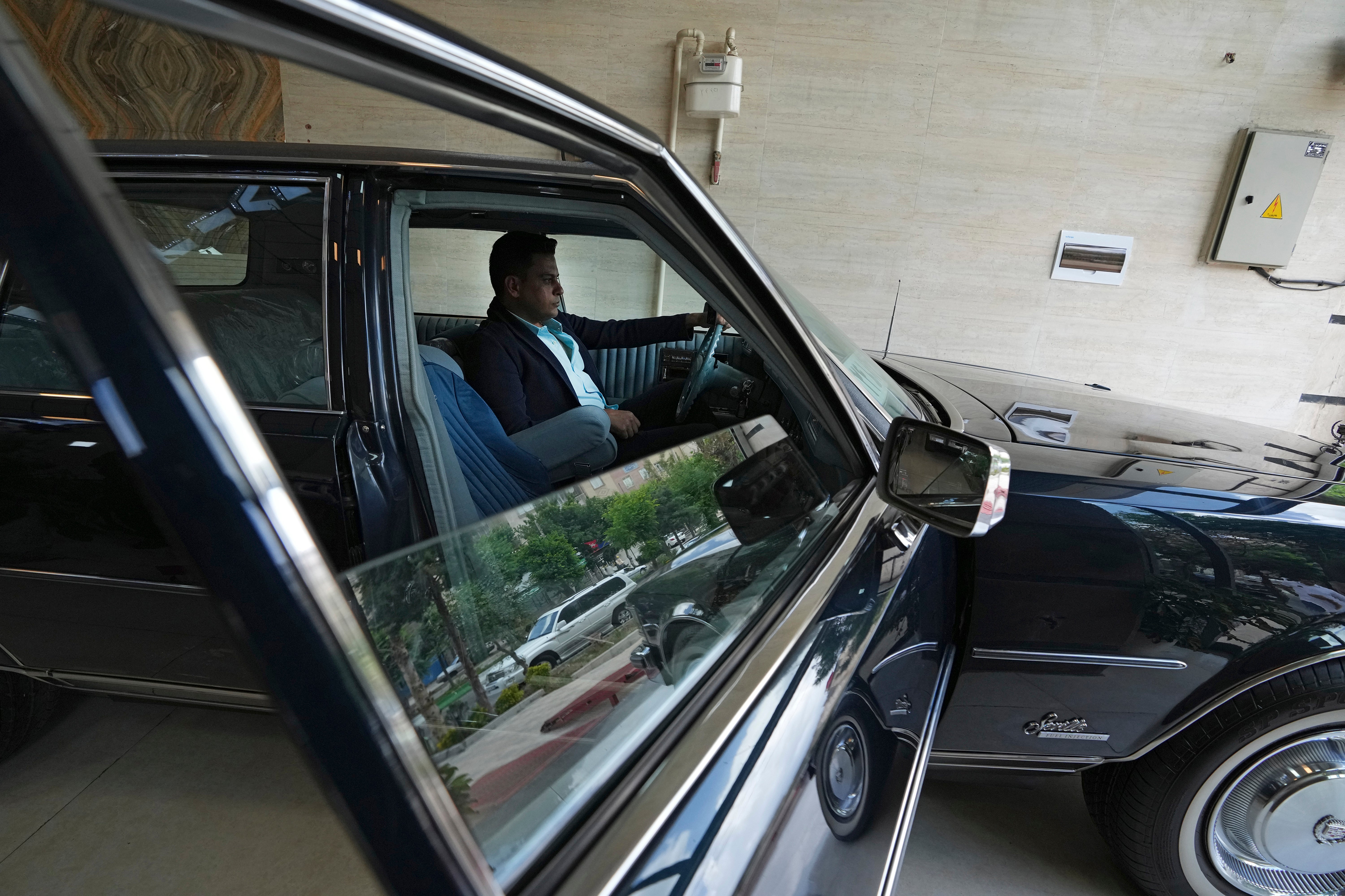 Iran Restoring Cadillacs