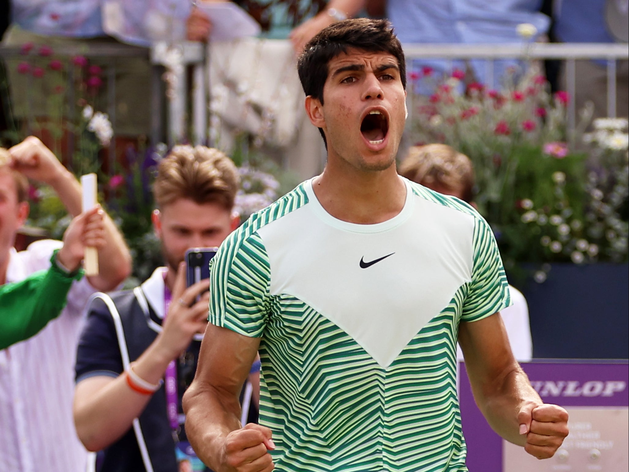 Carlos Alcaraz celebrates after defeating Sebastian Korda in the Queen’s semi-finals