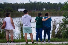 5 teens were killed in a car that swerved off a road and sank in a Florida pond