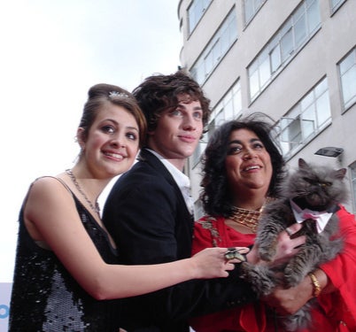 From L-R: Georgia Groome, Aaron Taylor-Johnson, Gurinder Chadha, Benny the Cat