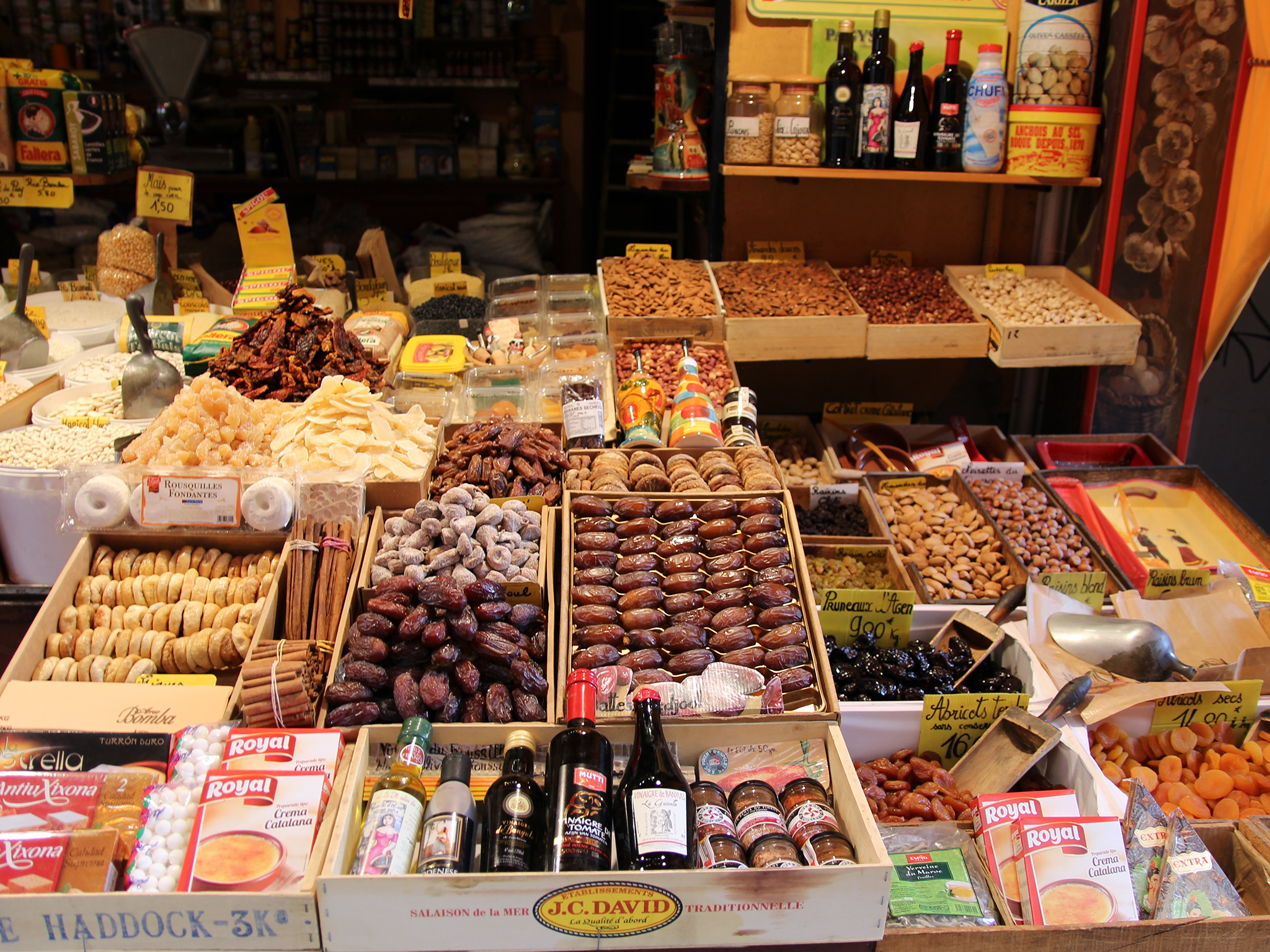 Rue Paratilla is a short pedestrian street packed with food shops and restaurants