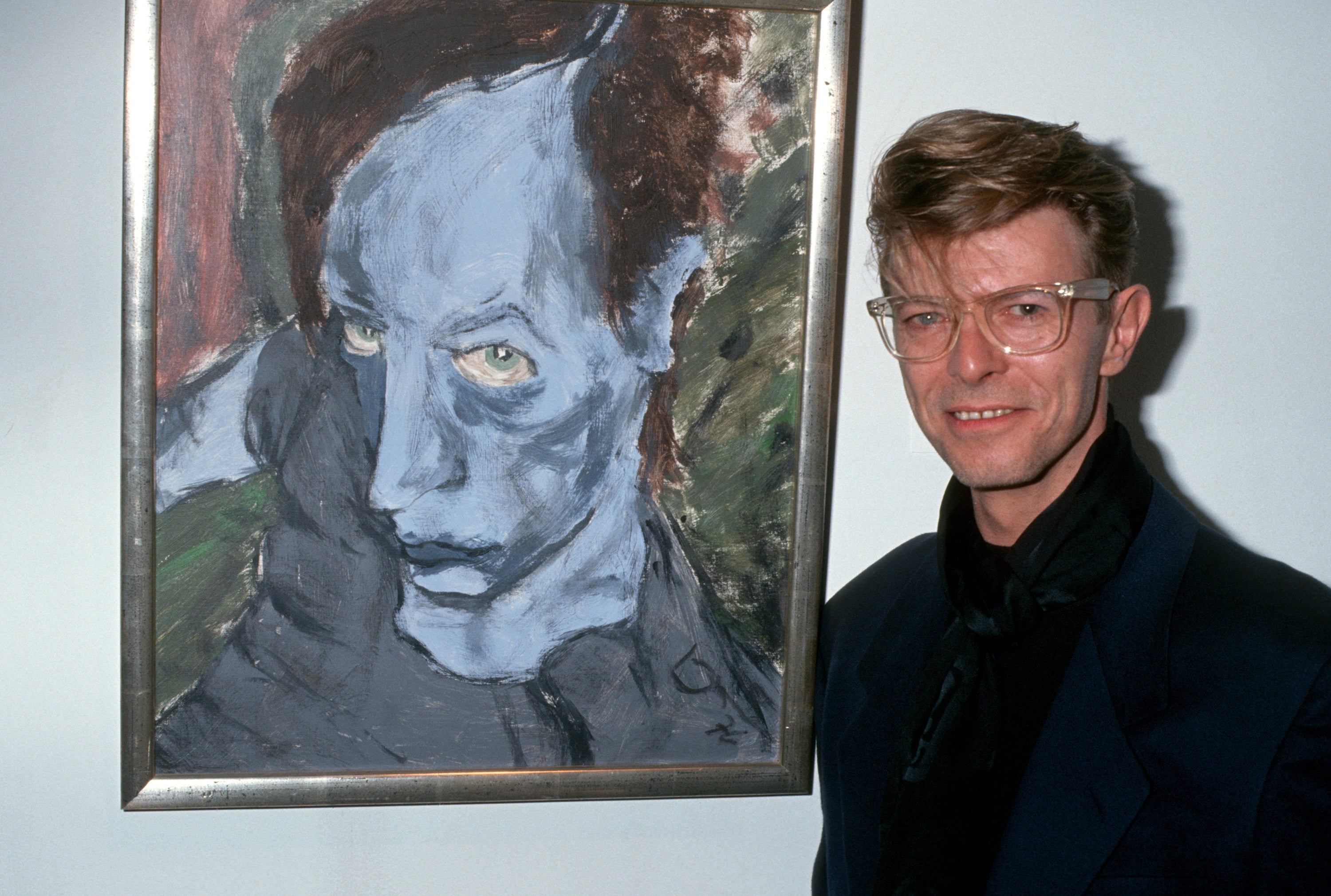 Pin-ups: David Bowie with his painting at Eduard Nakhamkin Fine Arts Gallery in New York City, November 1990