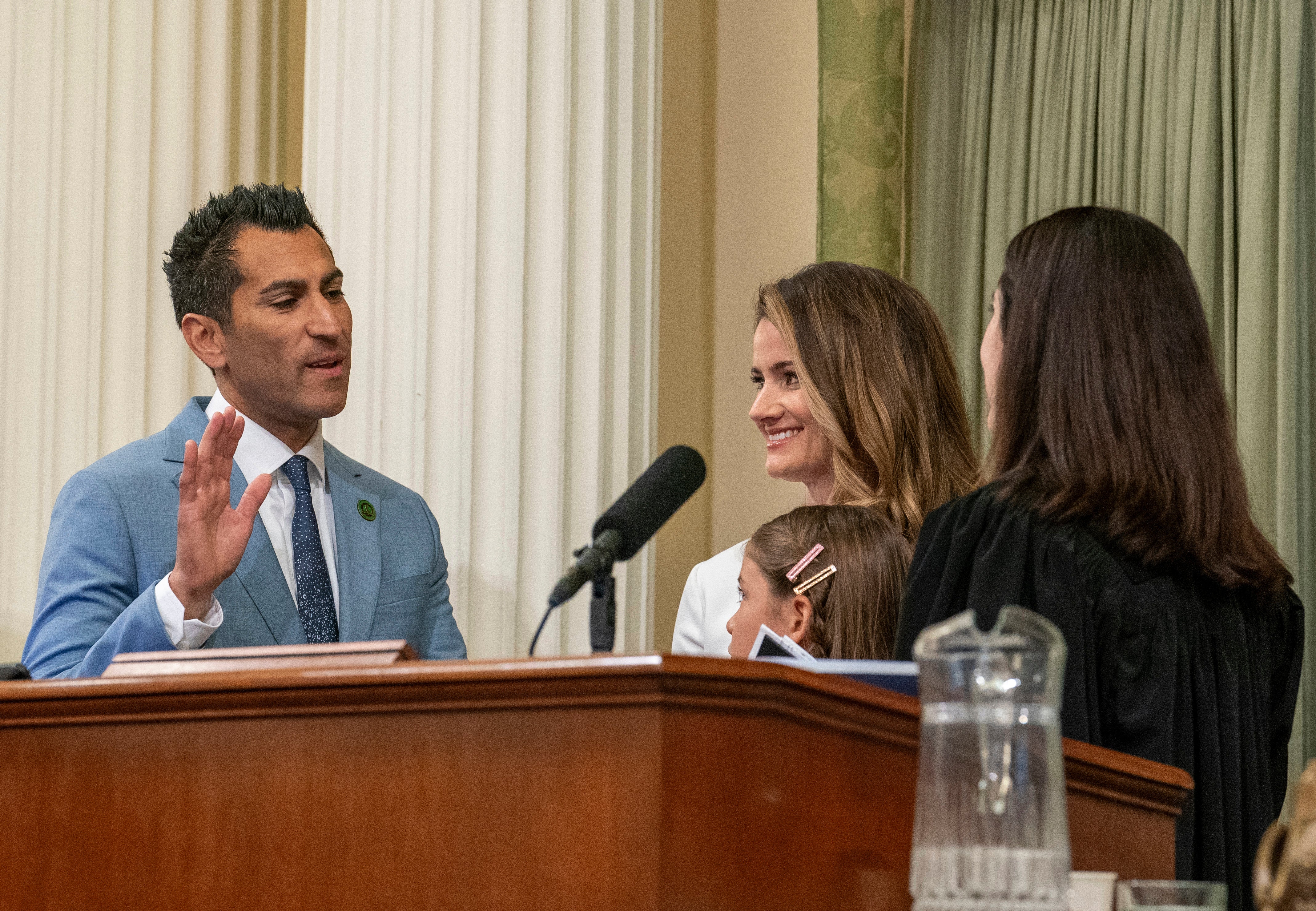 Robert Rivas sworn in