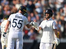 England grasp at glimmer of hope on extraordinary day of Ashes cricket