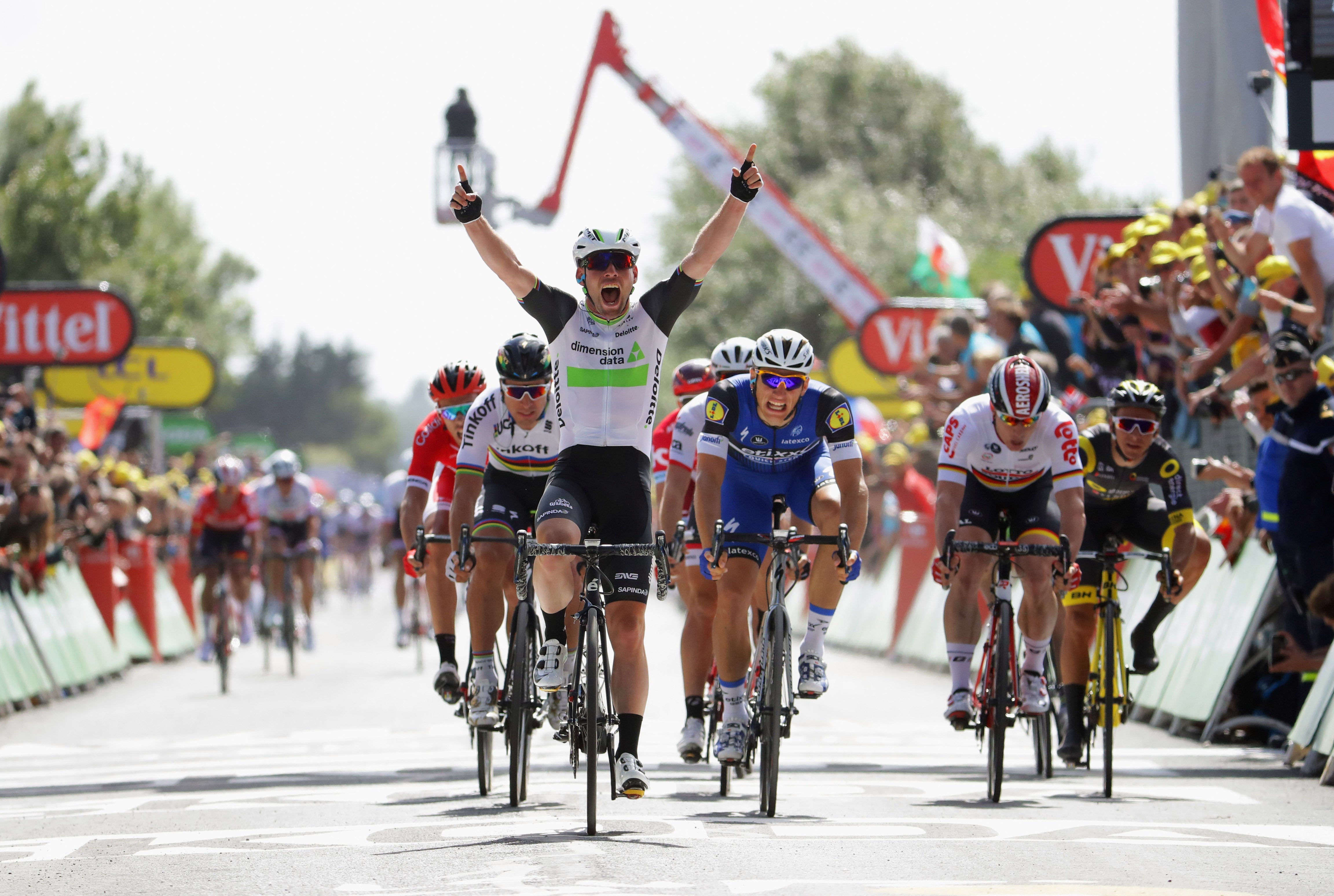 Cavendish celebrates beating Kittel, in blue, in 2016’s opening stage