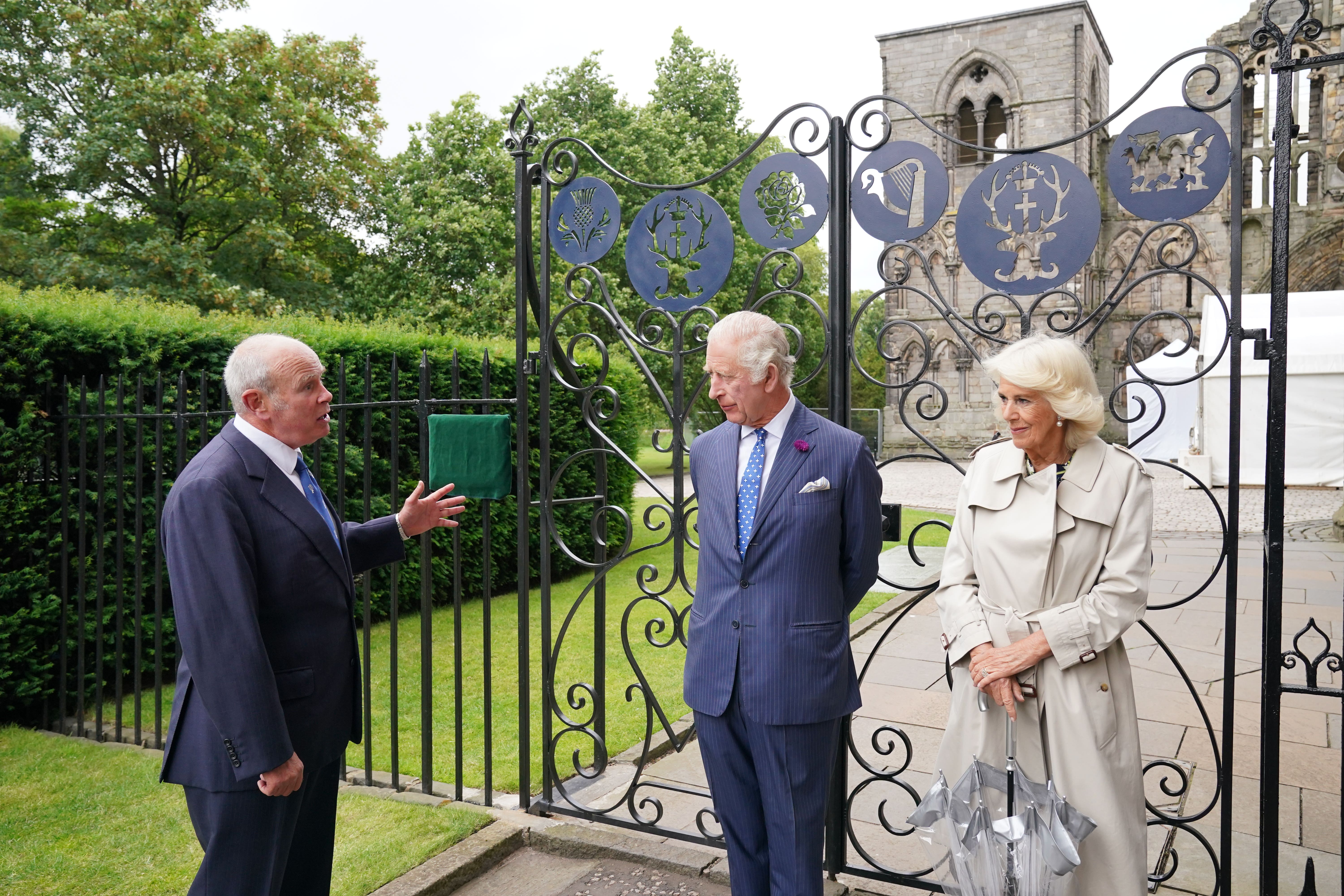 The King and Queen speak with High Constable Ralph Lutton (Jonathan Brady/PA)