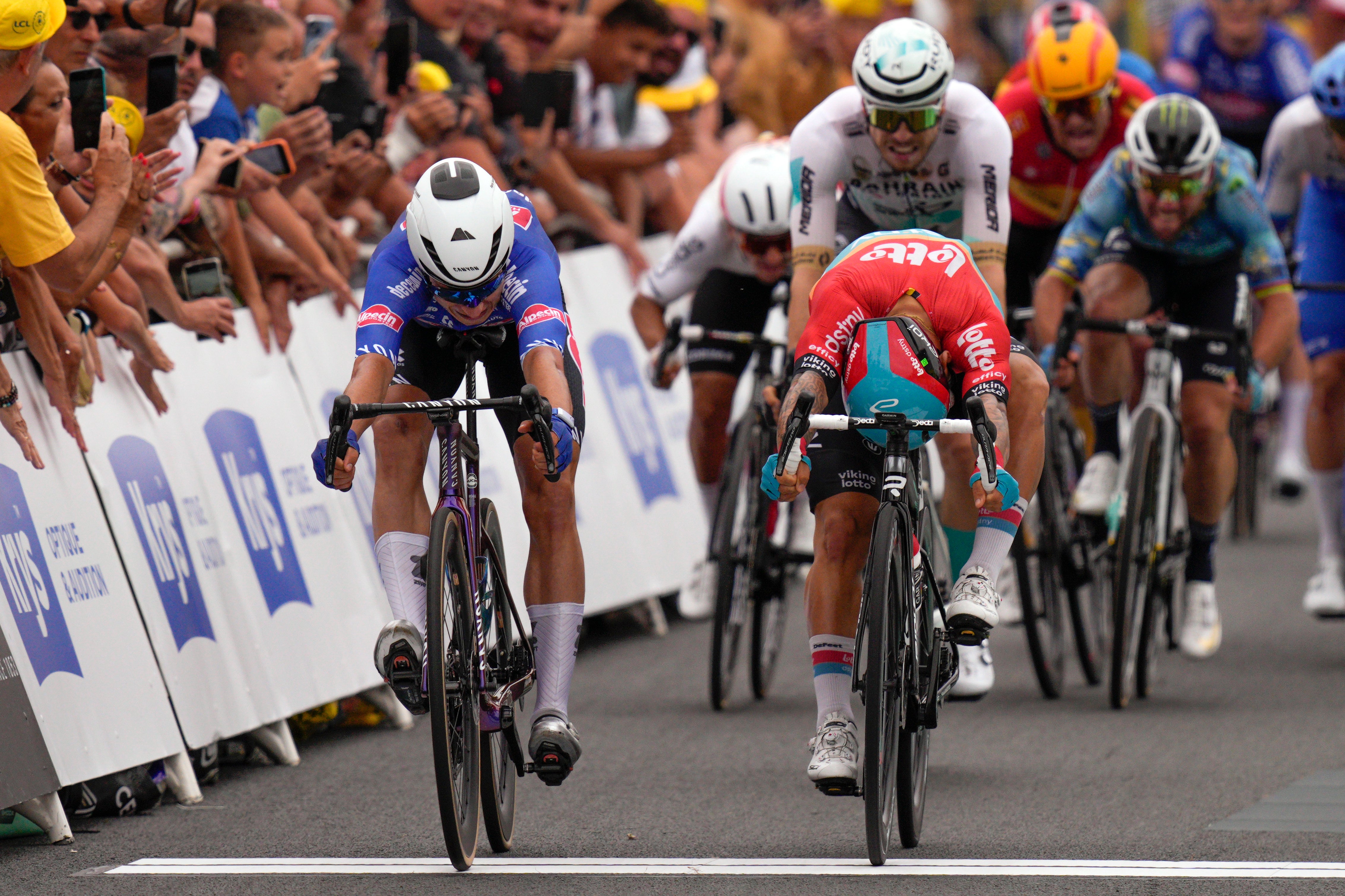 Jasper Philipsen pips Caleb Ewan on the finish line